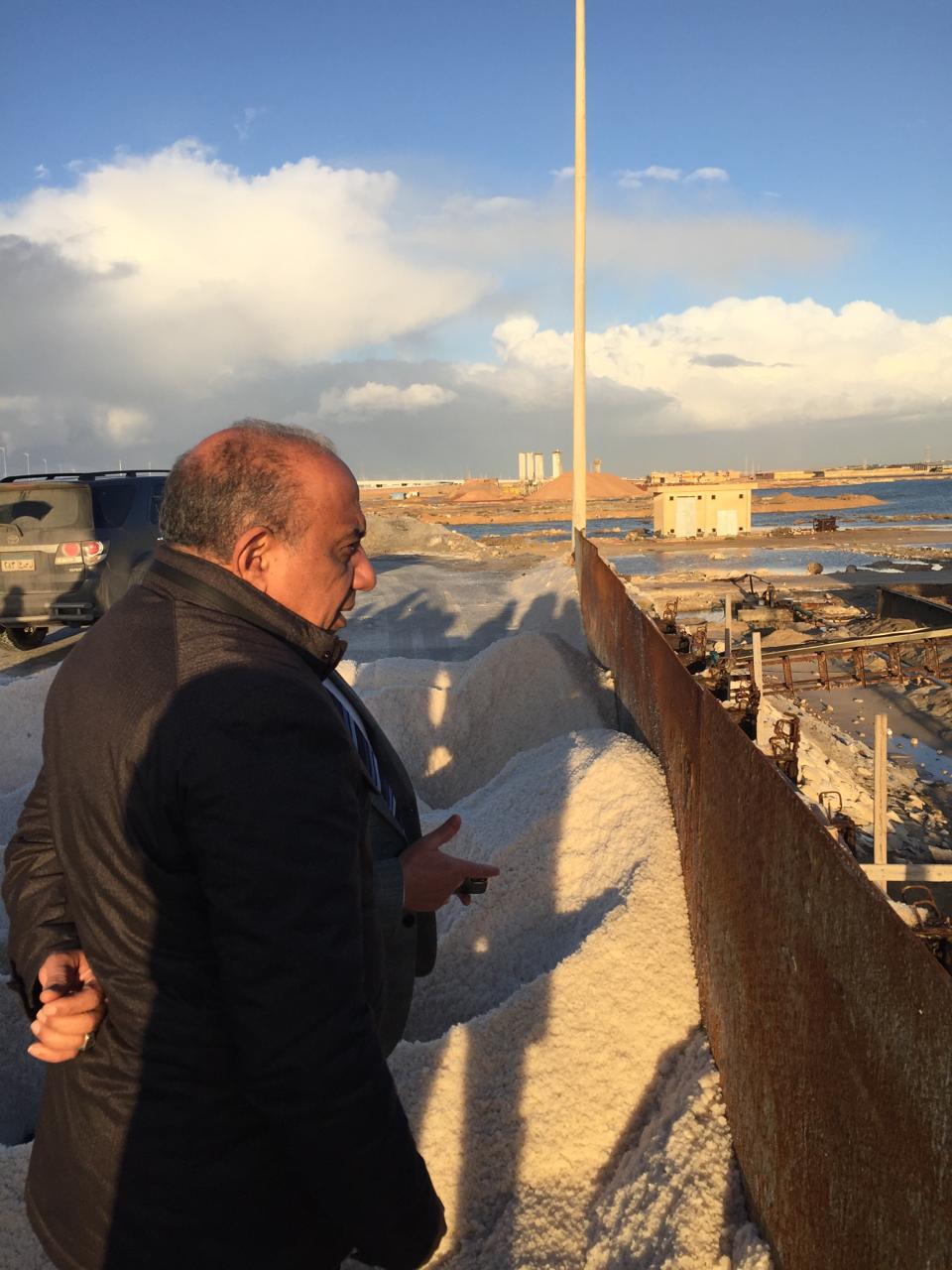 وزير قطاع الأعمال يتفقد شركة النصر للملاحات بالإسكندرية