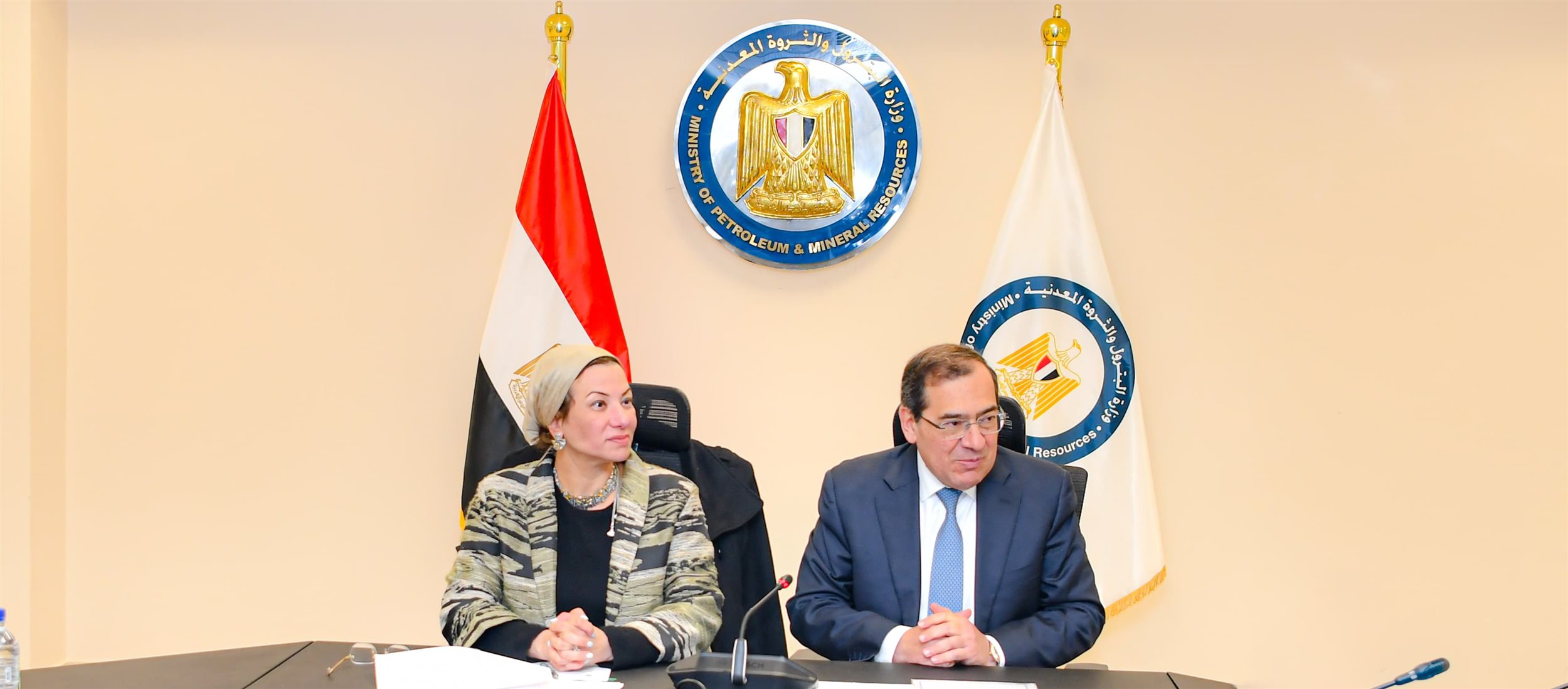 وزير البترول يجتمع مع وزيرة البيئة