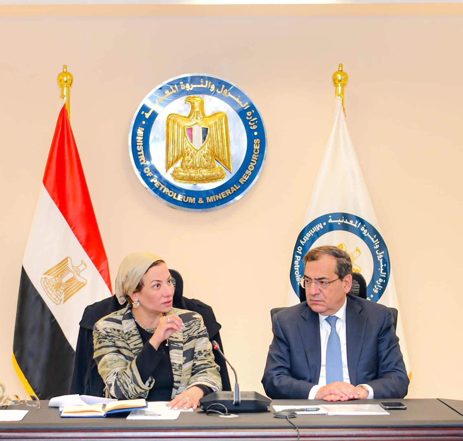 وزير البترول يجتمع مع وزيرة البيئة