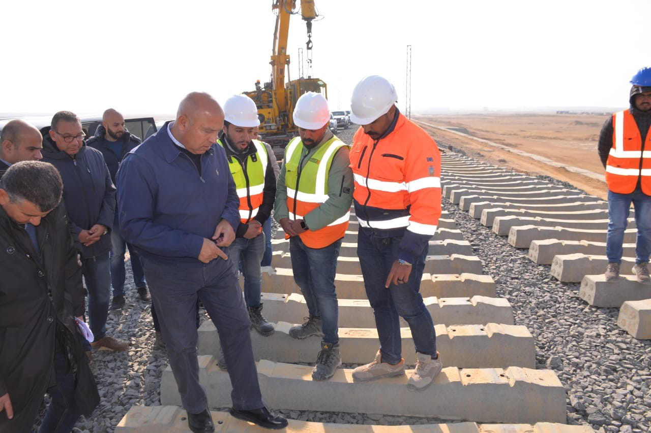 وزير النقل يتابع معدلات تنفيذ مشروع الخط الاول من شبكة القطار الكهربائي السريع