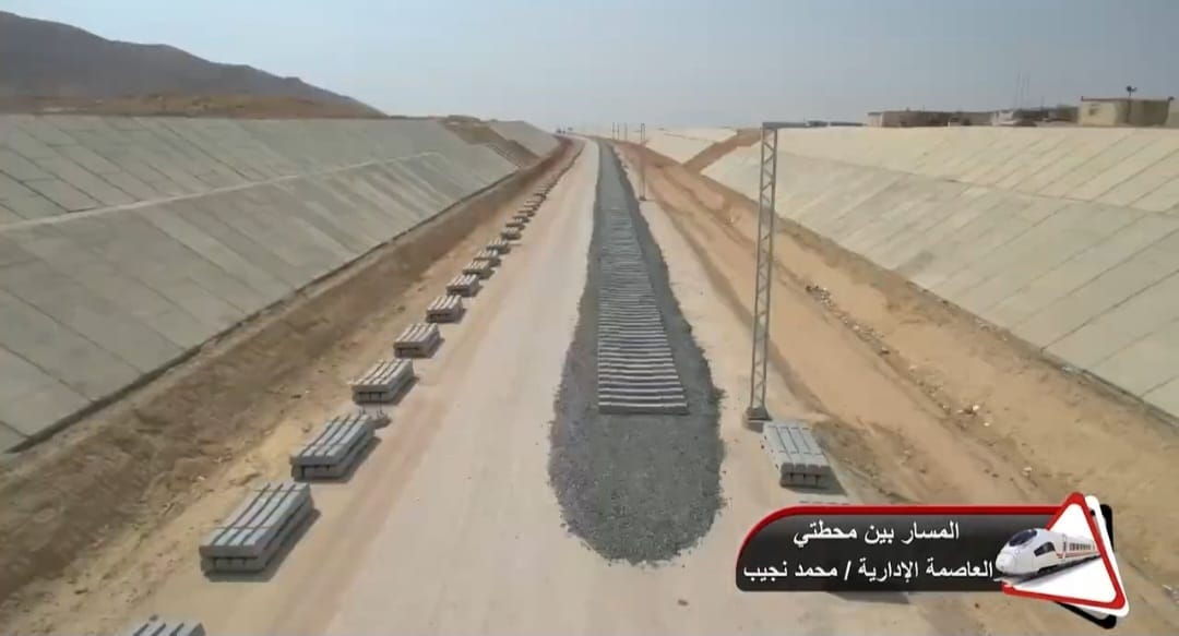 وزير النقل يتابع معدلات تنفيذ مشروع الخط الاول من شبكة القطار الكهربائي السريع