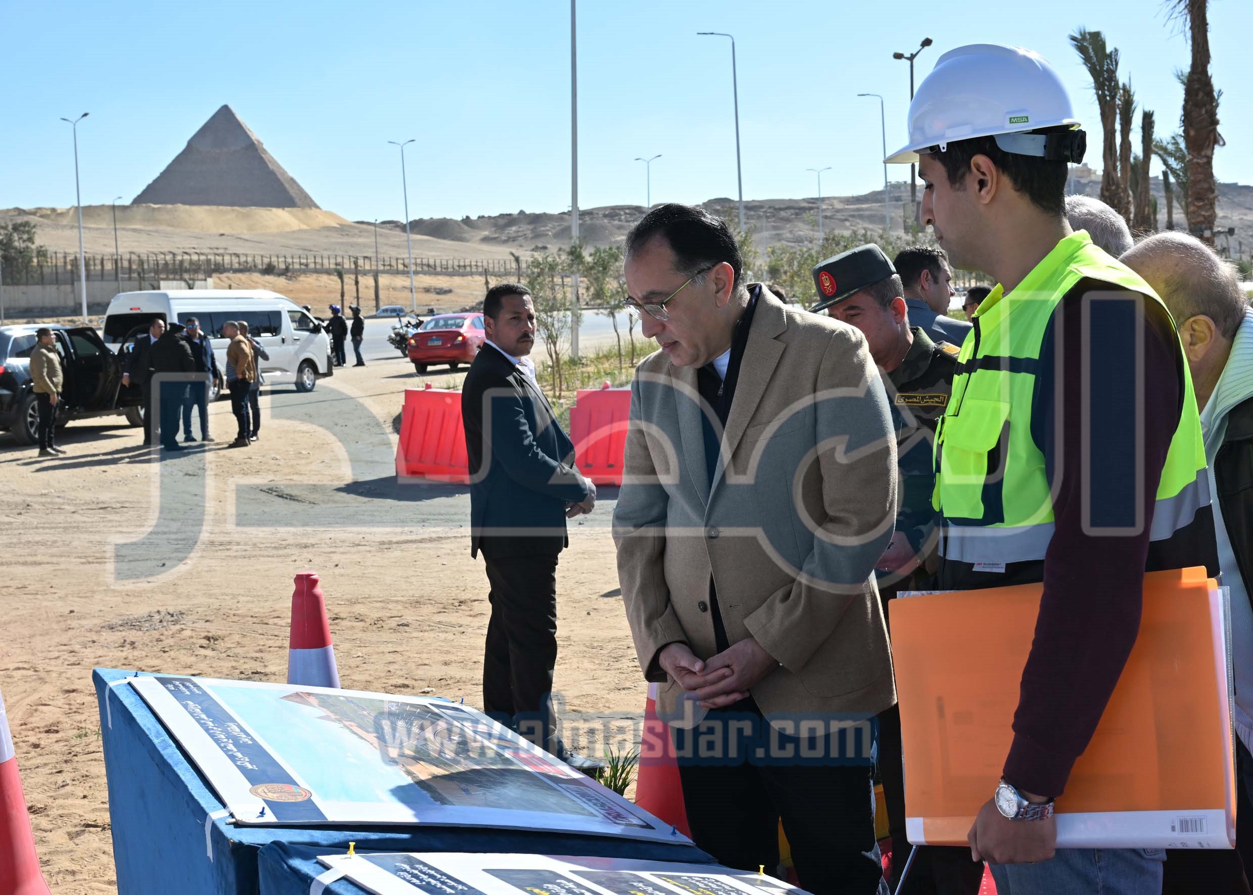 مدبولى يتفقد مشروعات تطوير المنطقة المحيطة بالمتحف المصري