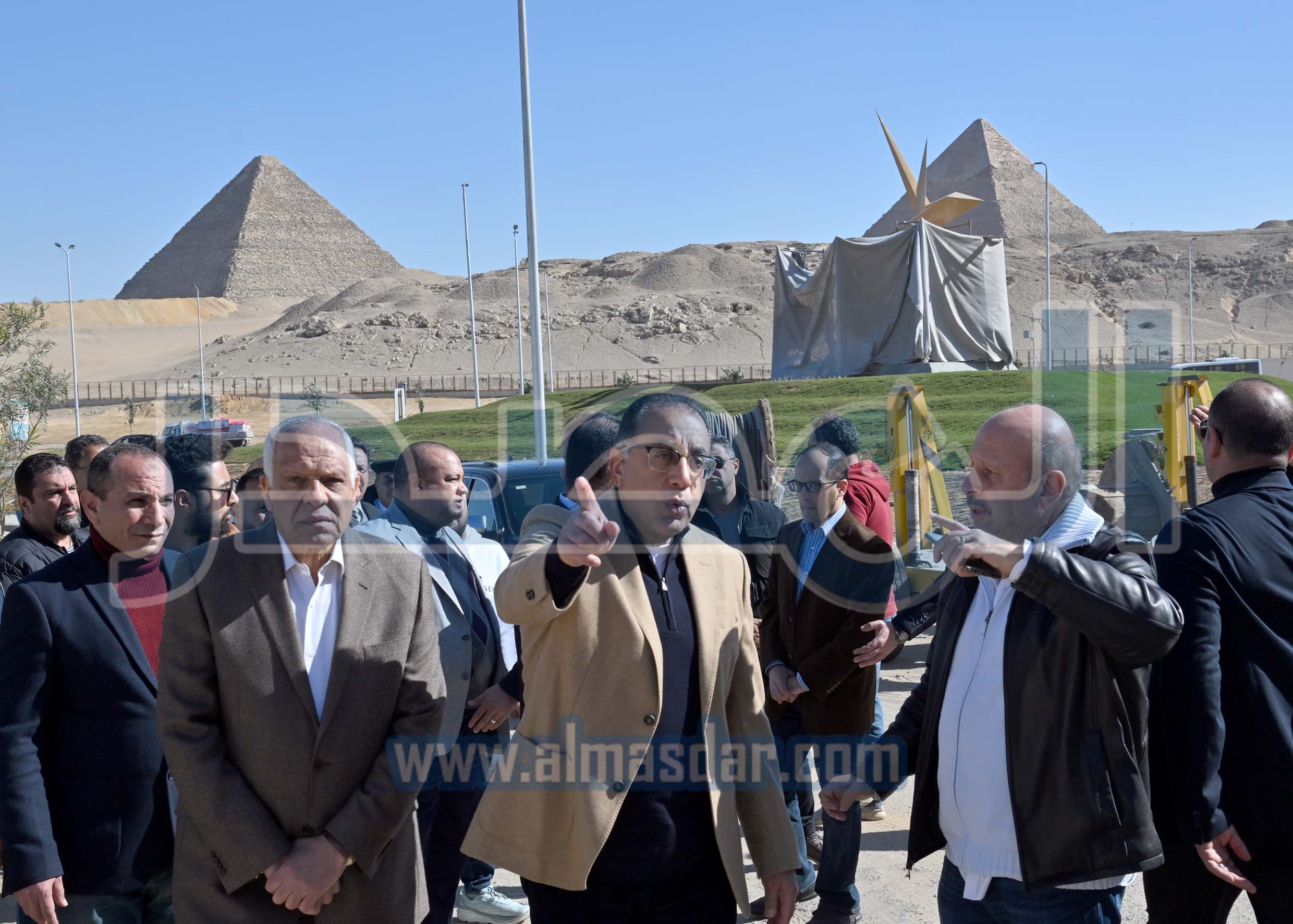 مدبولى يتفقد مشروعات تطوير المنطقة المحيطة بالمتحف المصري