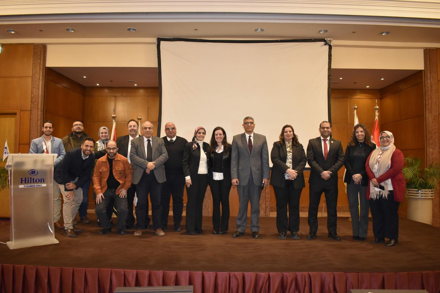 مساعد وزير الإسكان مع مسئولو المجتمعات العمرانية