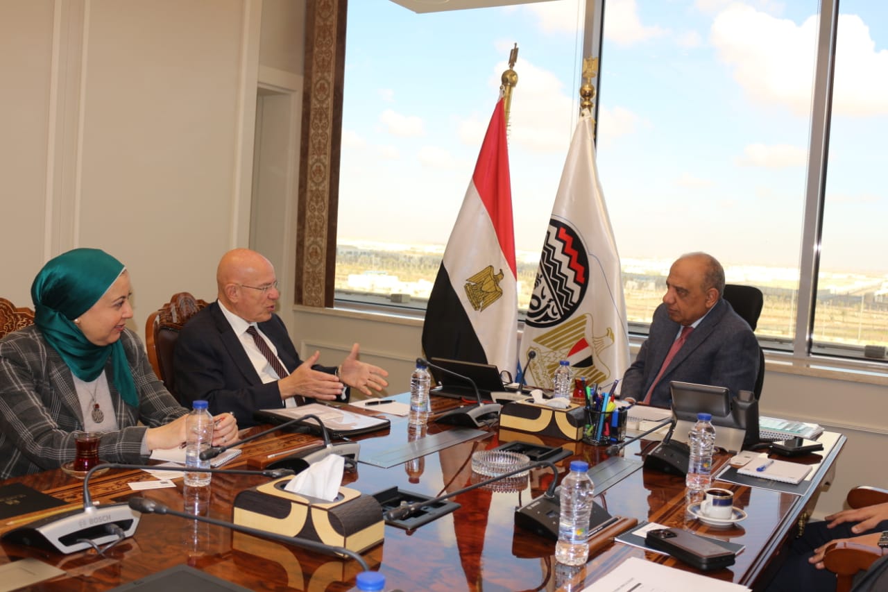 وزير قطاع الأعمال العام مع رئيس جمعية المصدرين المصريين
