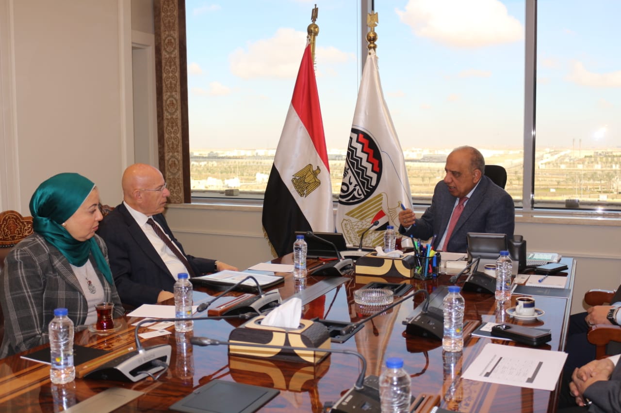 وزير قطاع الأعمال العام مع رئيس جمعية المصدرين المصريين