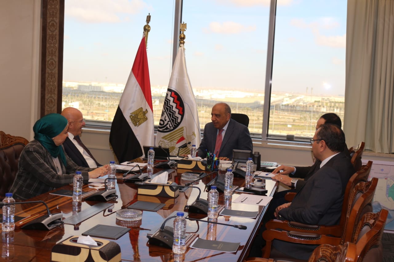 وزير قطاع الأعمال العام مع رئيس جمعية المصدرين المصريين