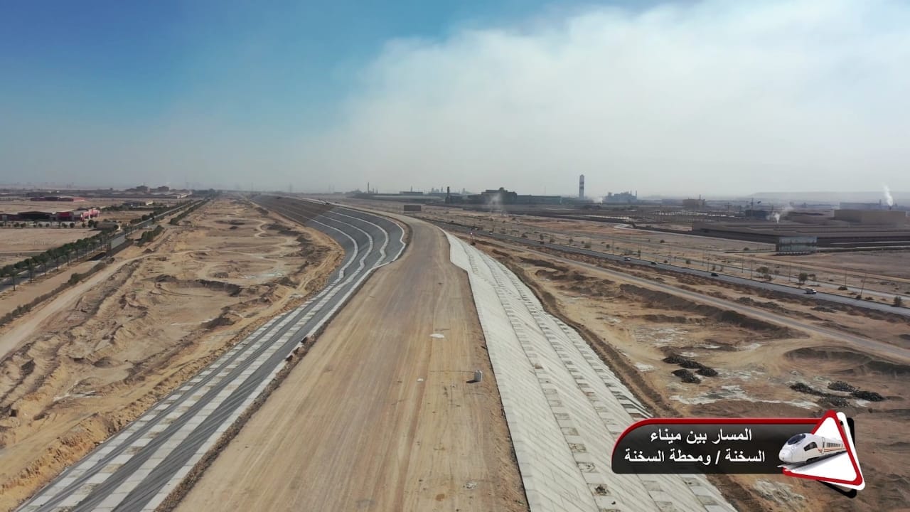 وزير النقل يتفقد مواقع العمل بالخط الأول من مشروع القطار السريع