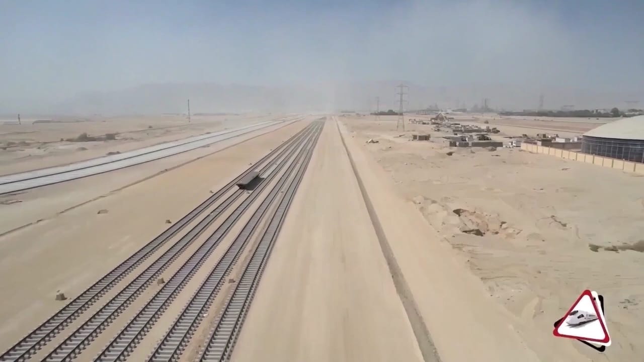 وزير النقل يتفقد مواقع العمل بالخط الأول من مشروع القطار السريع
