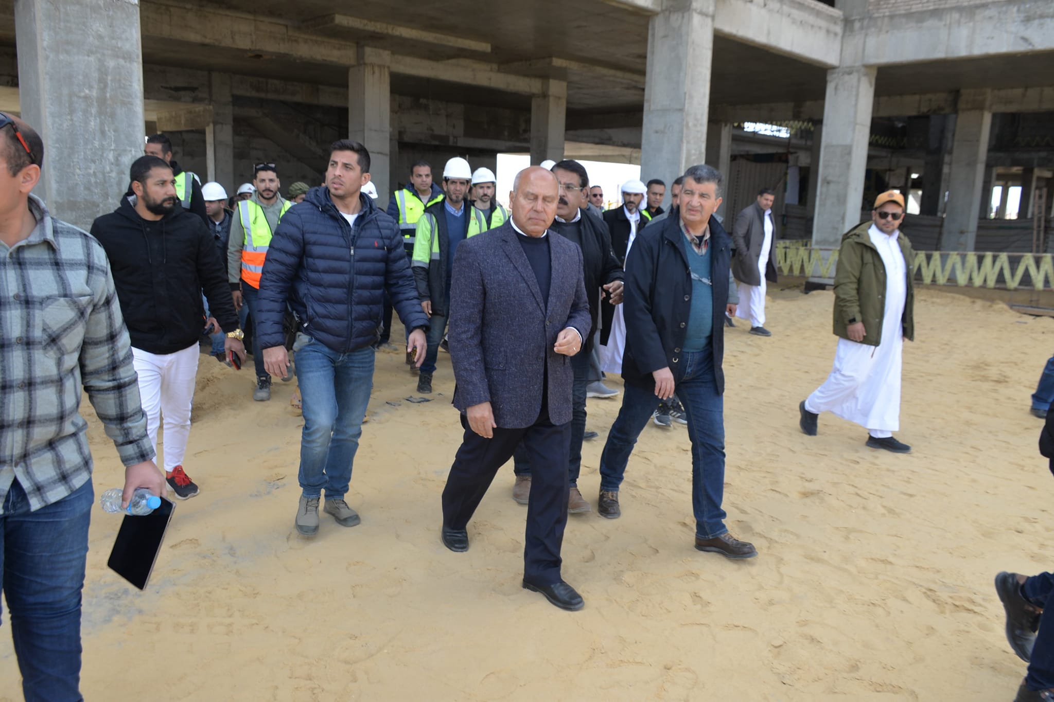 وزير النقل يتفقد مواقع العمل بالخط الأول من مشروع القطار السريع