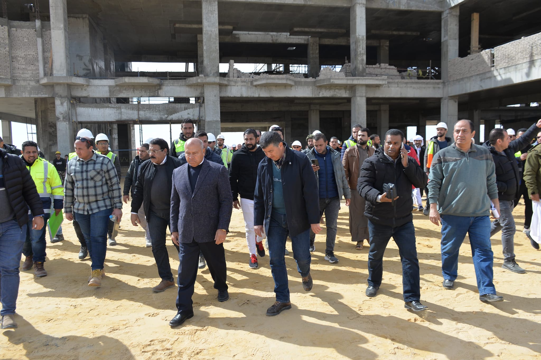 وزير النقل يتفقد مواقع العمل بالخط الأول من مشروع القطار السريع
