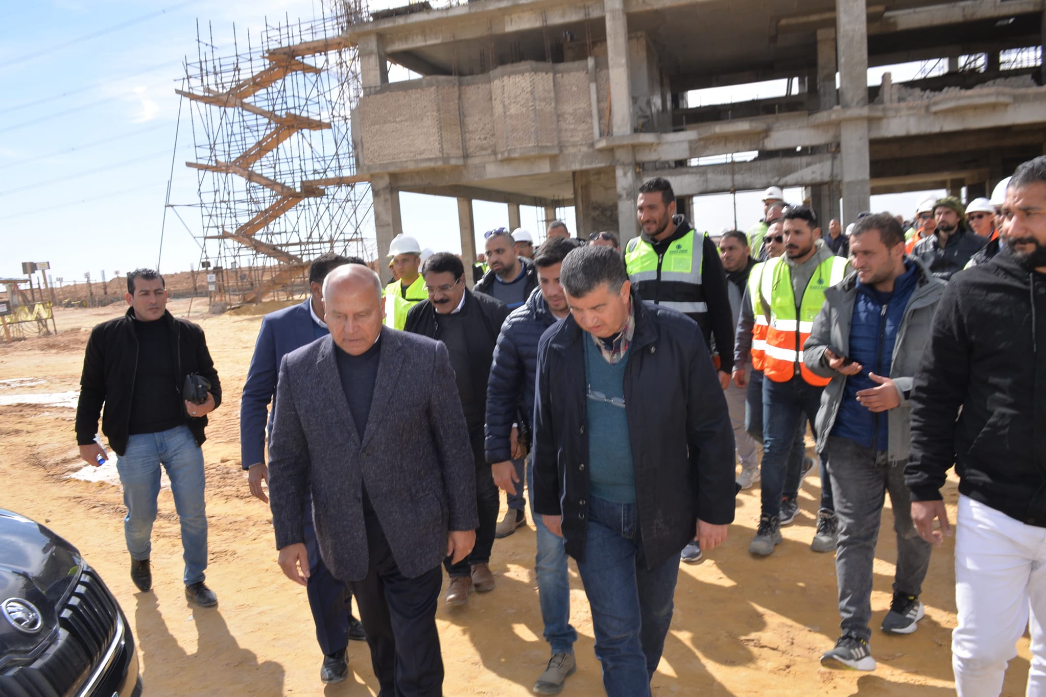 وزير النقل يتفقد مواقع العمل بالخط الأول من مشروع القطار السريع