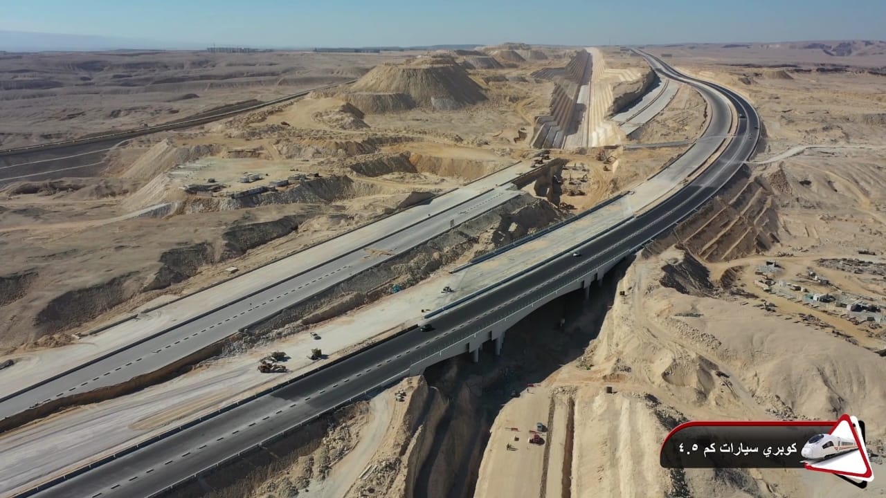 وزير النقل يتفقد مواقع العمل بالخط الأول من مشروع القطار السريع