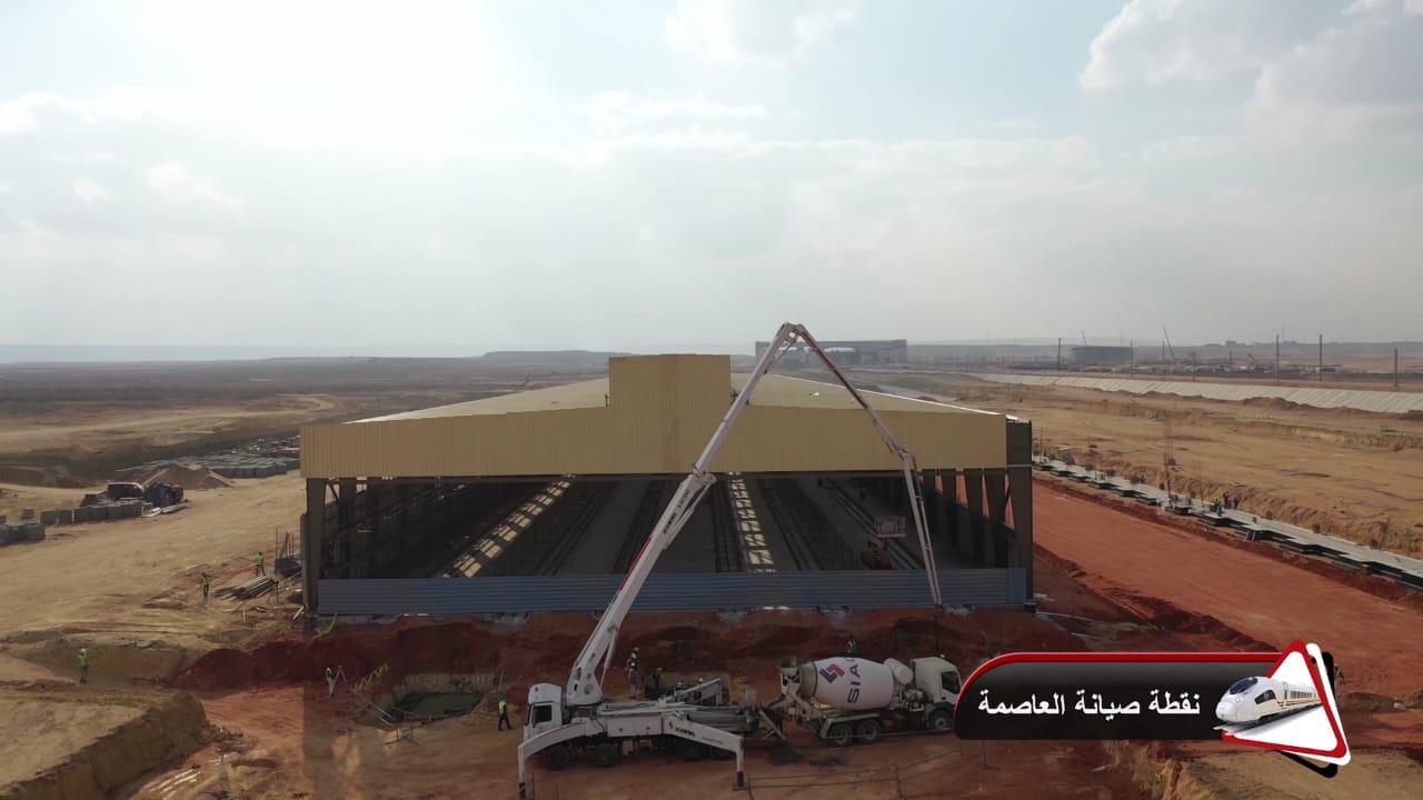 وزير النقل يتفقد مواقع العمل بالخط الأول من مشروع القطار السريع