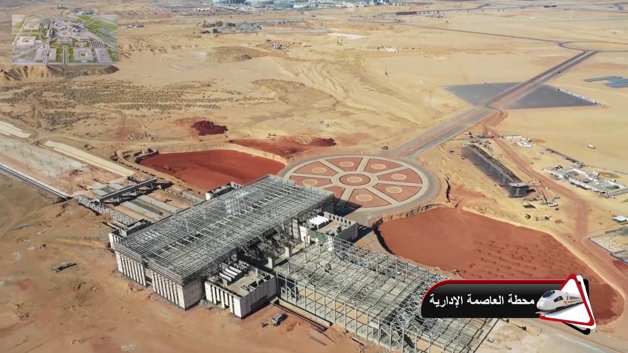 وزير النقل يتفقد مواقع العمل بالخط الأول من مشروع القطار السريع