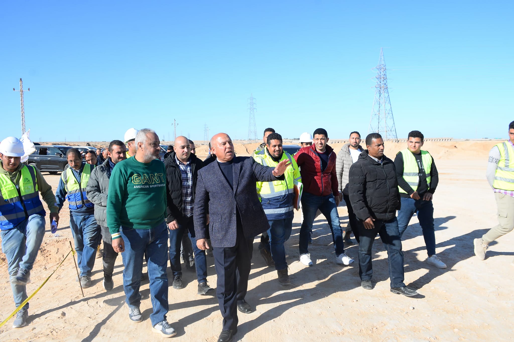 وزير النقل يتفقد مواقع العمل بالخط الأول من مشروع القطار السريع