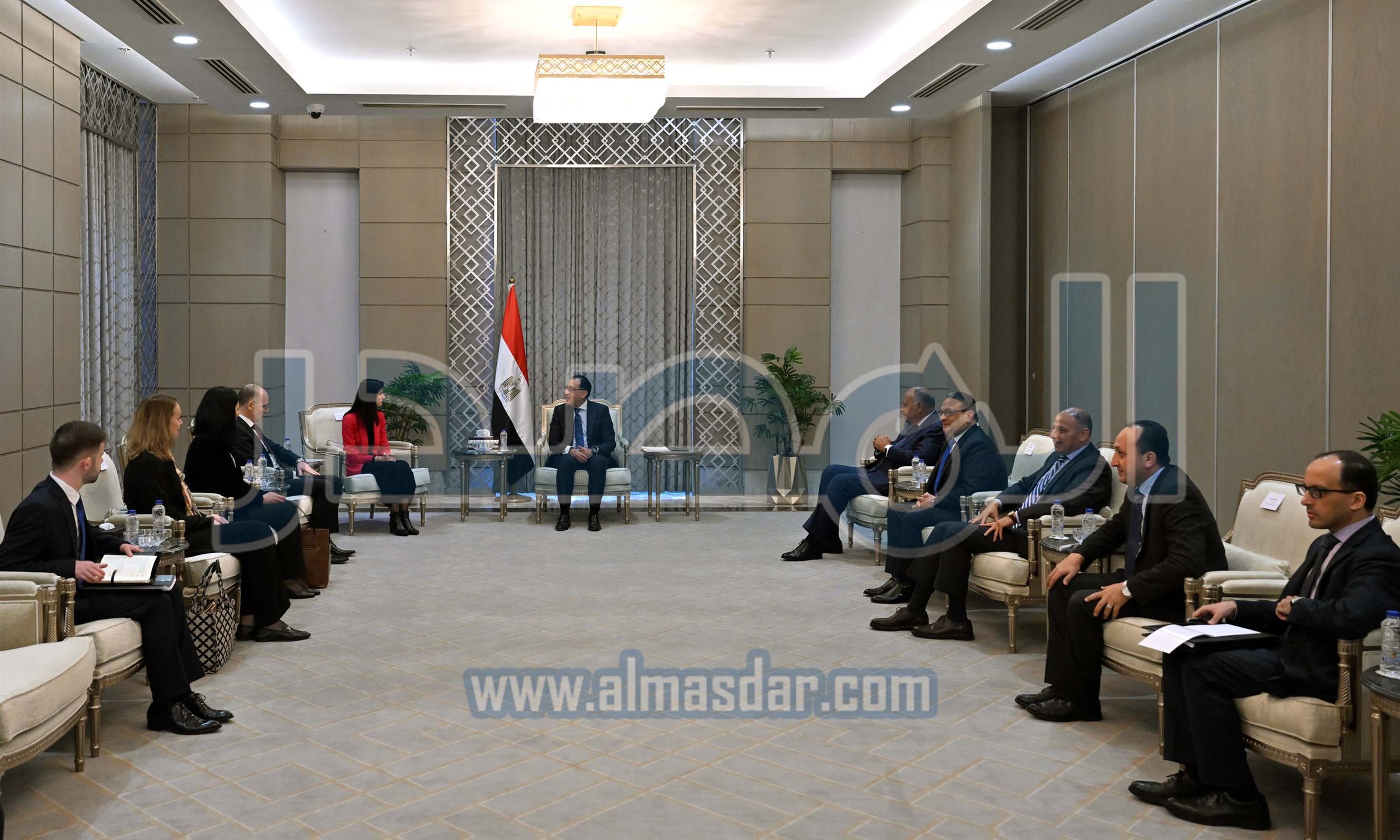 رئيس الوزراء يلتقي نائبة رئيس الوزراء وزيرة خارجية بلغاريا