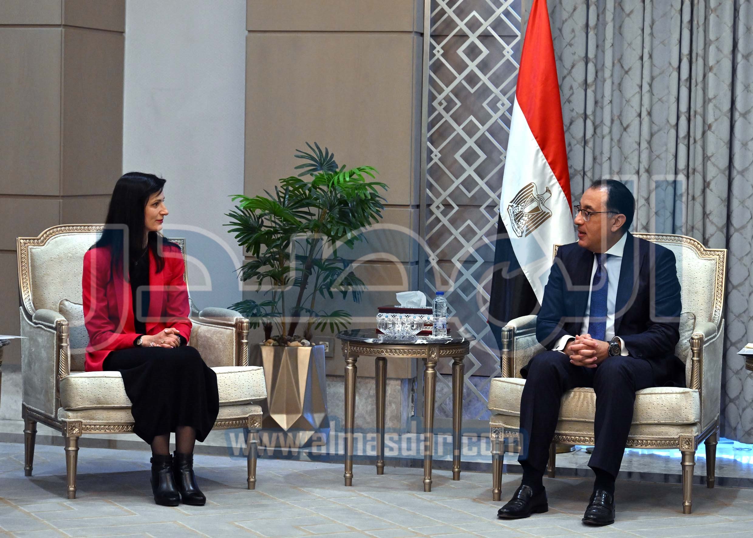 رئيس الوزراء يلتقي نائبة رئيس الوزراء وزيرة خارجية بلغاريا