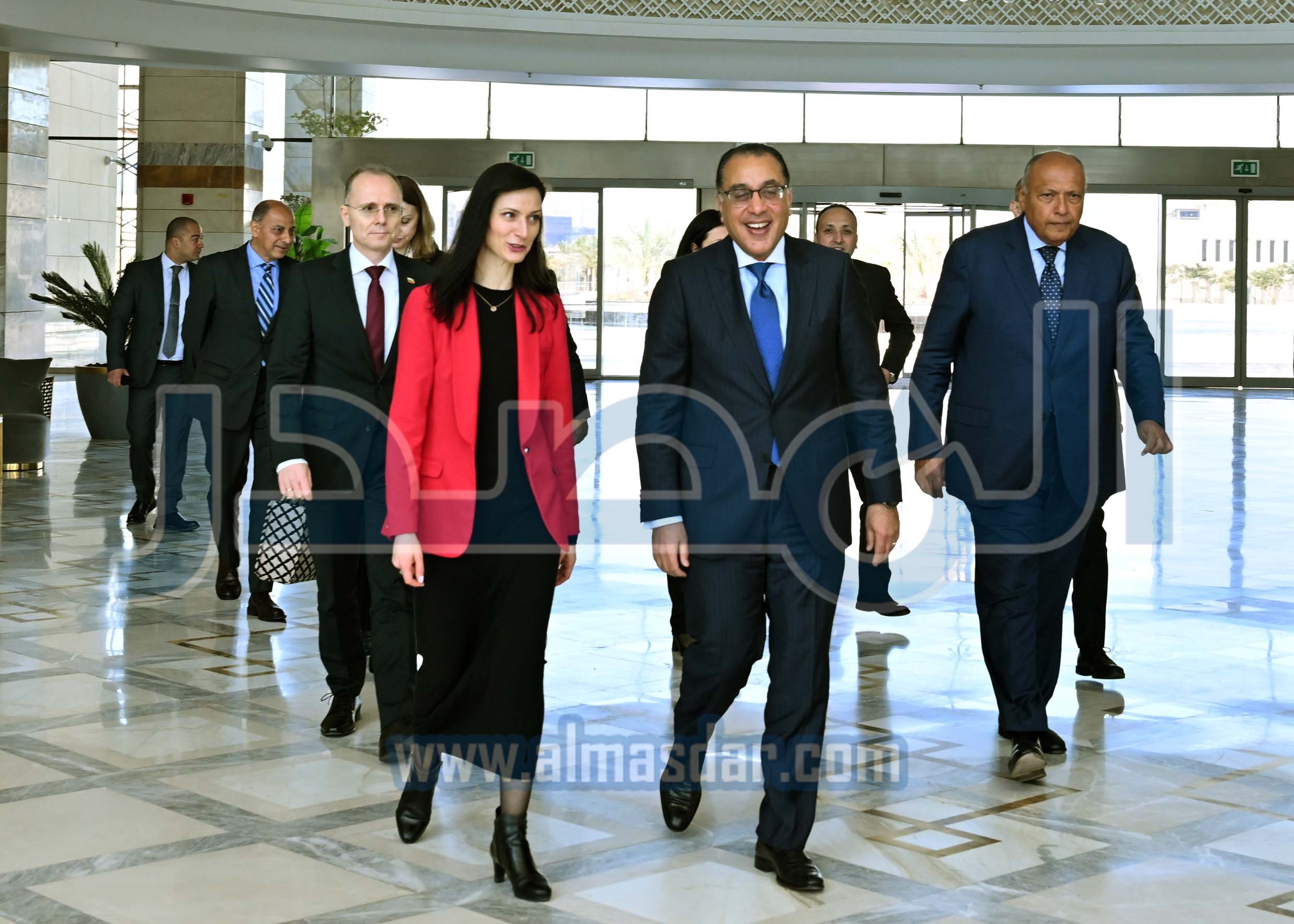 رئيس الوزراء يلتقي نائبة رئيس الوزراء وزيرة خارجية بلغاريا