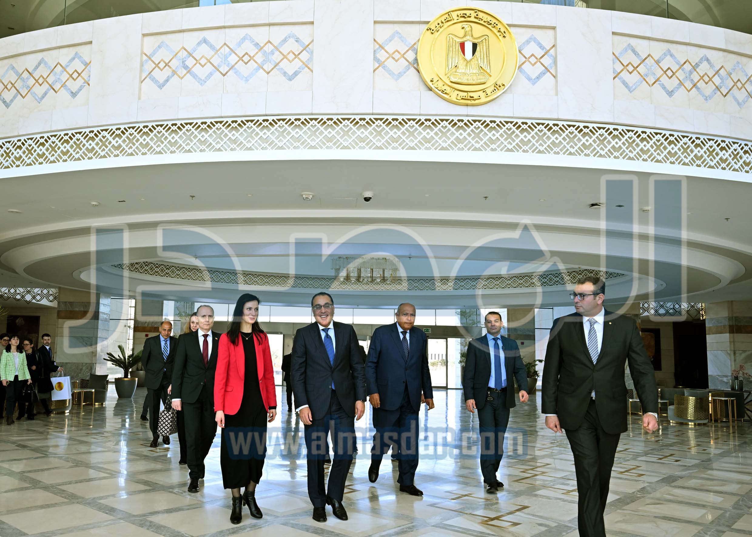 رئيس الوزراء يلتقي نائبة رئيس الوزراء وزيرة خارجية بلغاريا