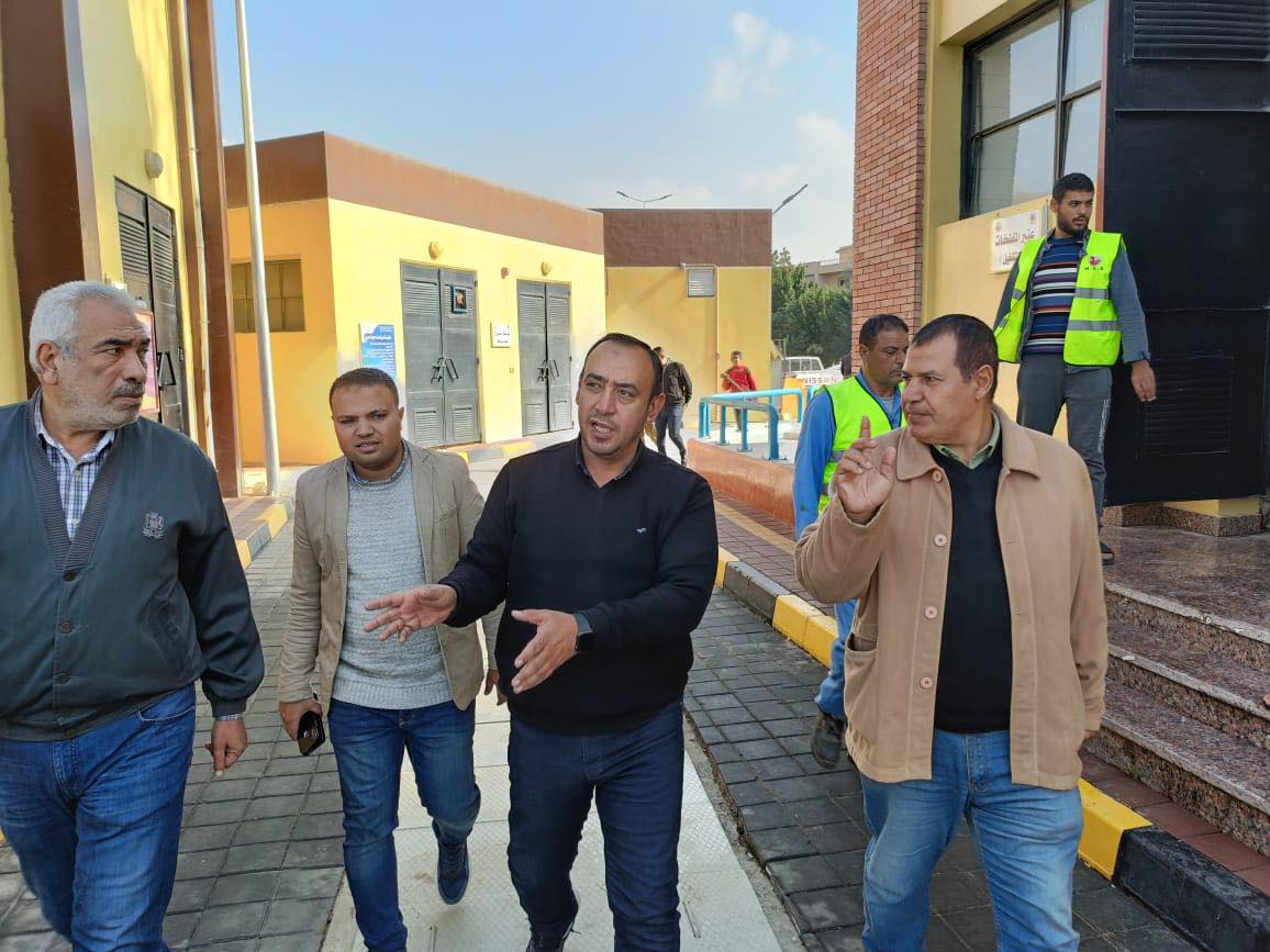  وزير الإسكان يتابع موقف مشروعات المرافق والطرق والتطوير الجارية