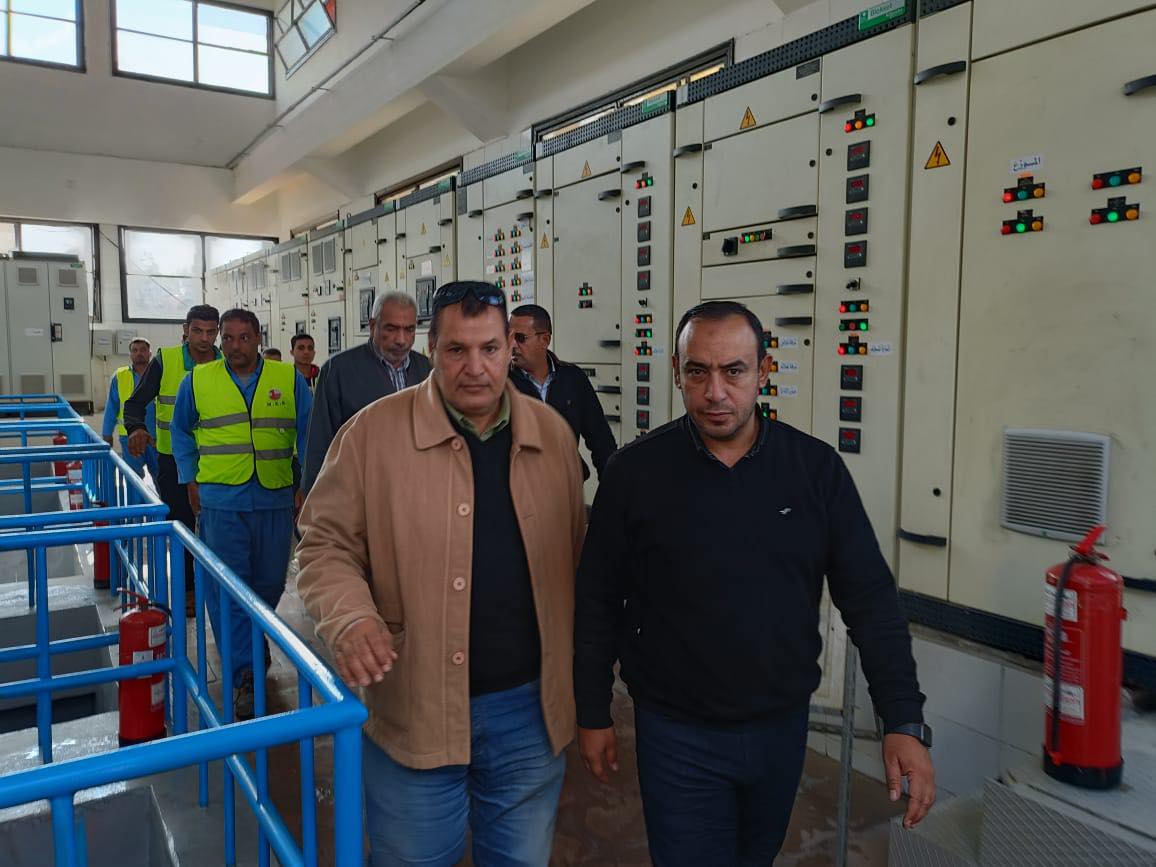  وزير الإسكان يتابع موقف مشروعات المرافق والطرق والتطوير الجارية