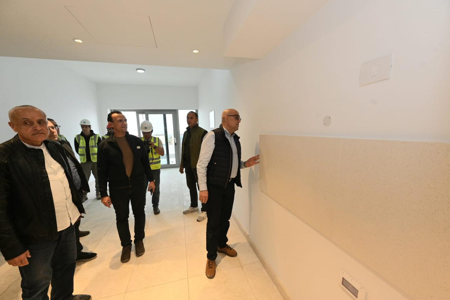 الجزار يتفقد مشروع أبراج الداون تاون بمدينة العلمين الجديدة
