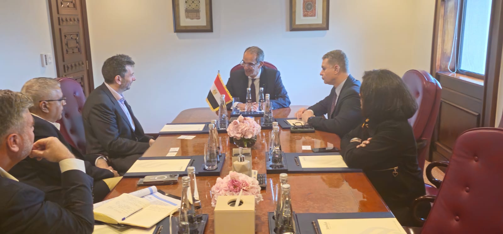 وزير الاتصالات فى جلسة بفعاليات القمة العالمية للحكومات بدبي
