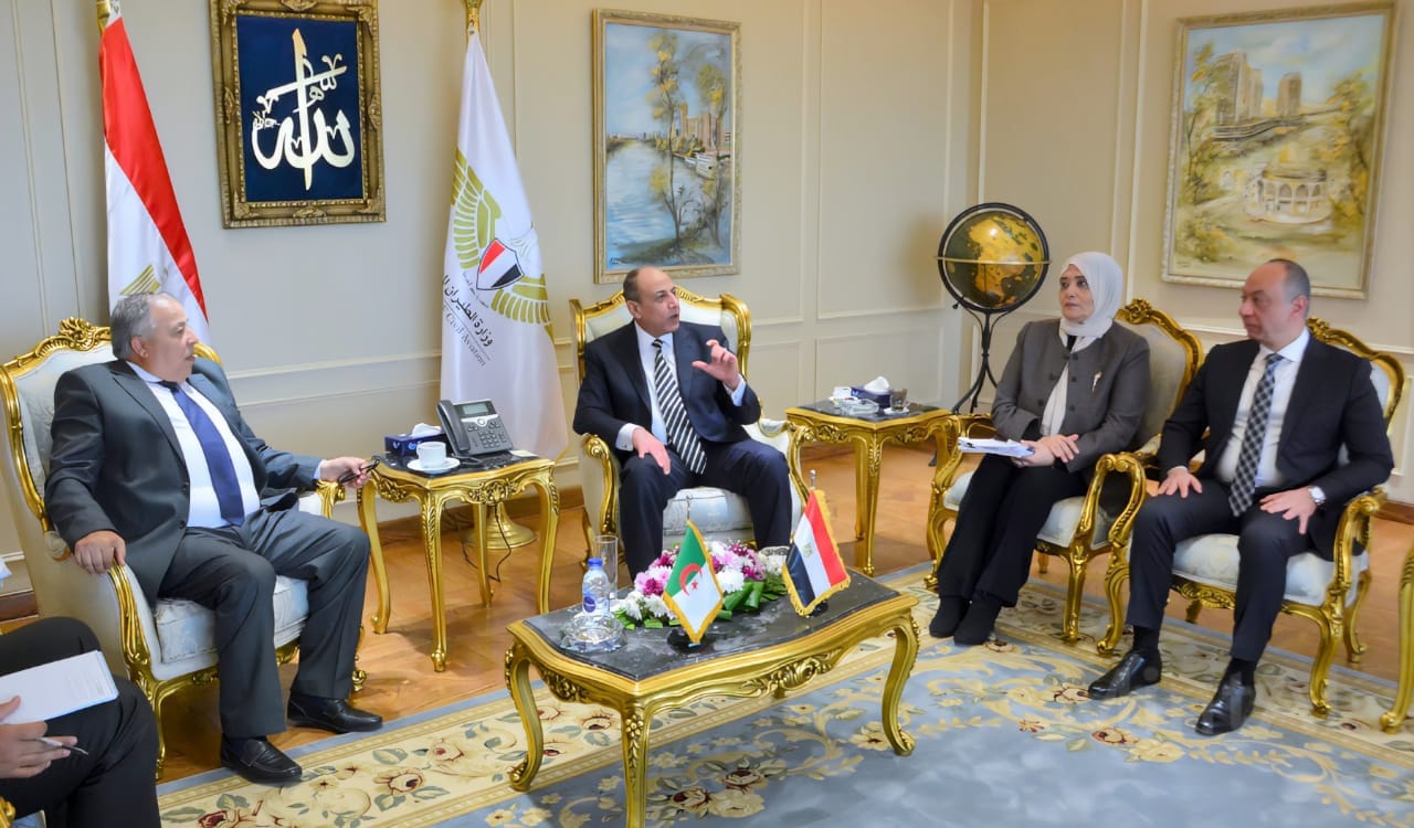 وزير الطيران المدنى مع السفير الجزائرى
