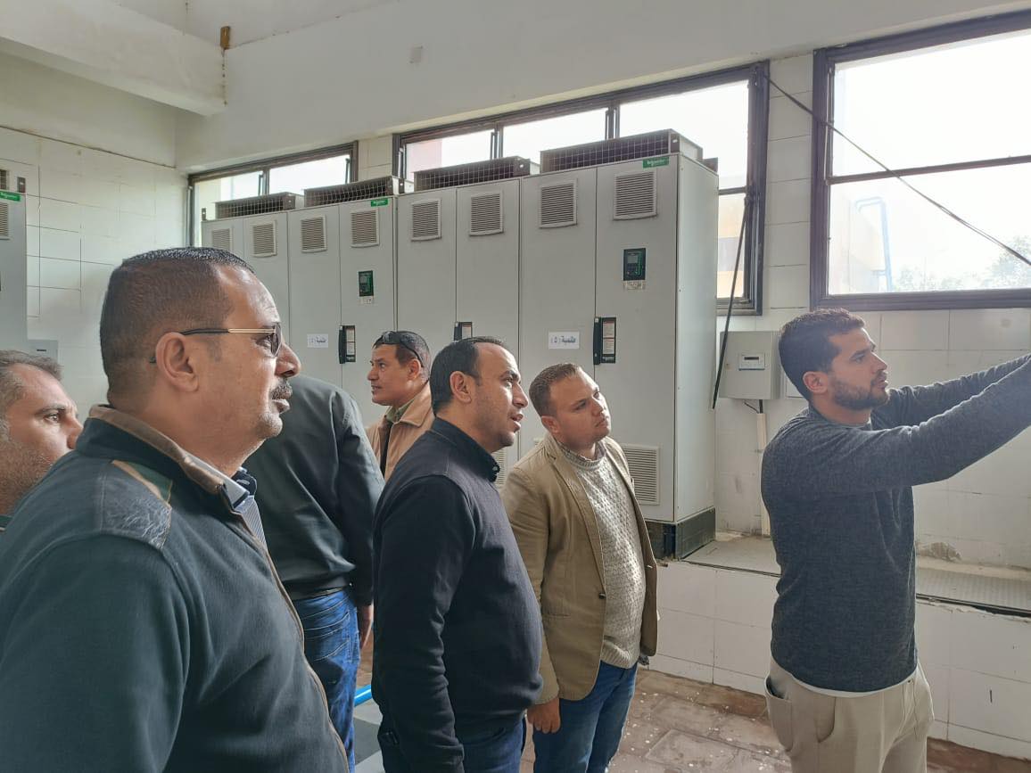  وزير الإسكان يتابع موقف مشروعات المرافق والطرق والتطوير الجارية