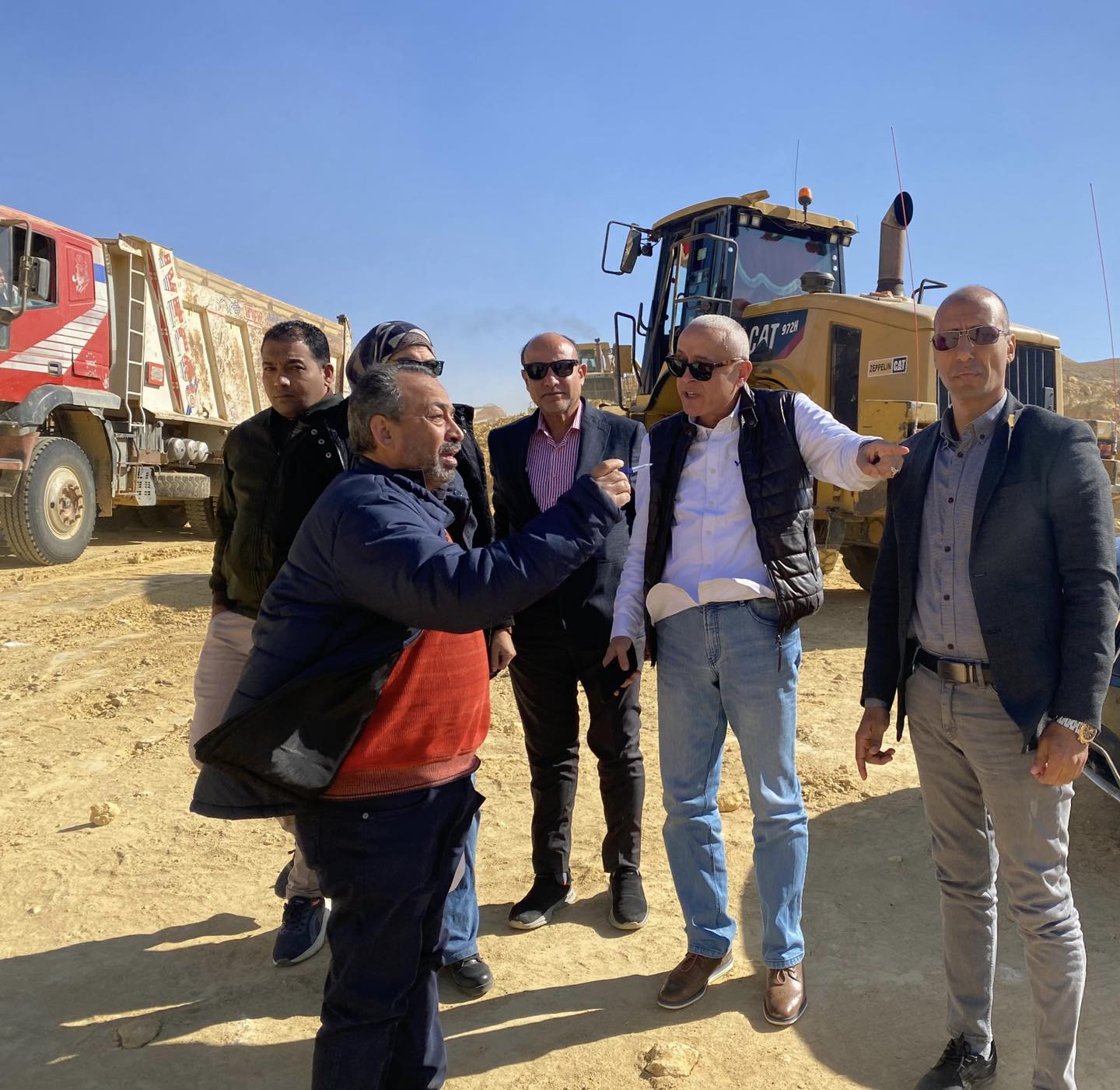  وزير الإسكان يتابع موقف مشروعات المرافق والطرق والتطوير الجارية