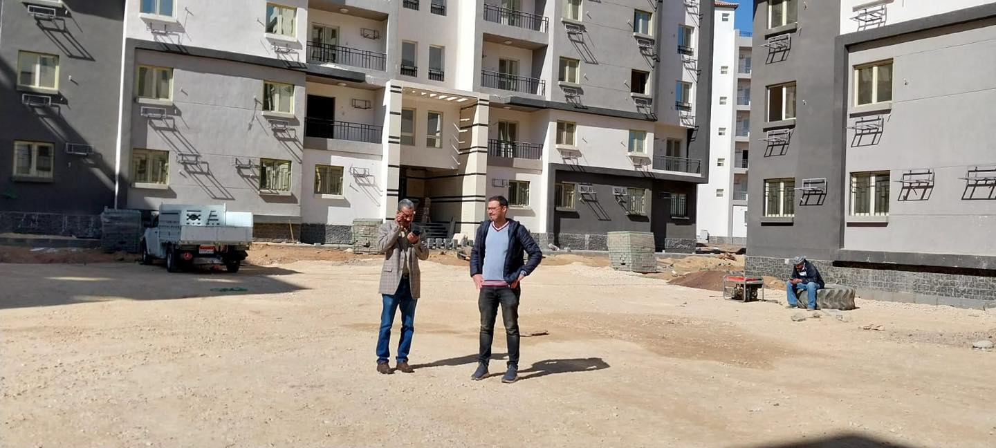  وزير الإسكان يتابع موقف مشروعات المرافق والطرق والتطوير الجارية