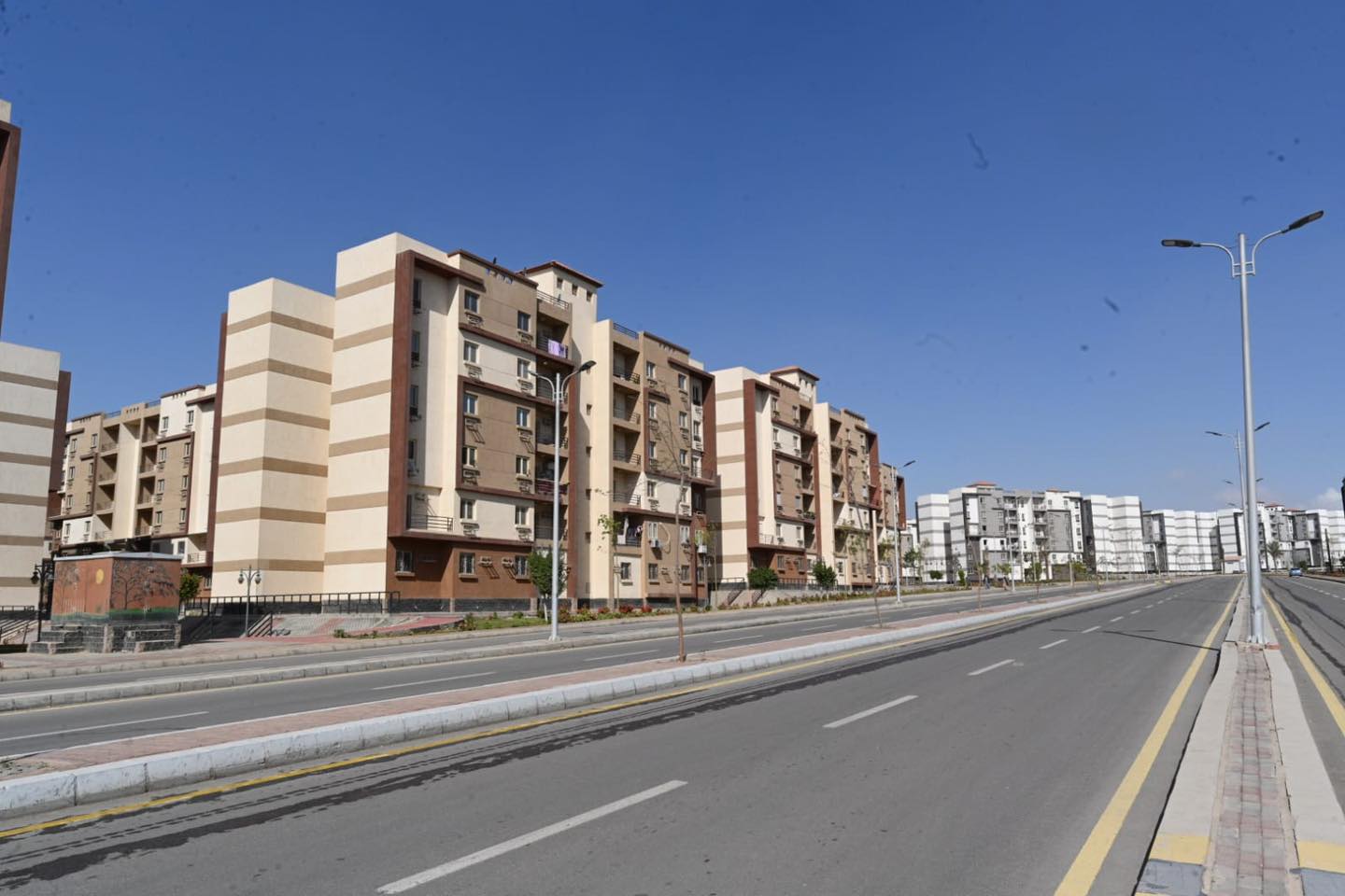 الجزار يتفقد الوحدات السكنية بمشروع