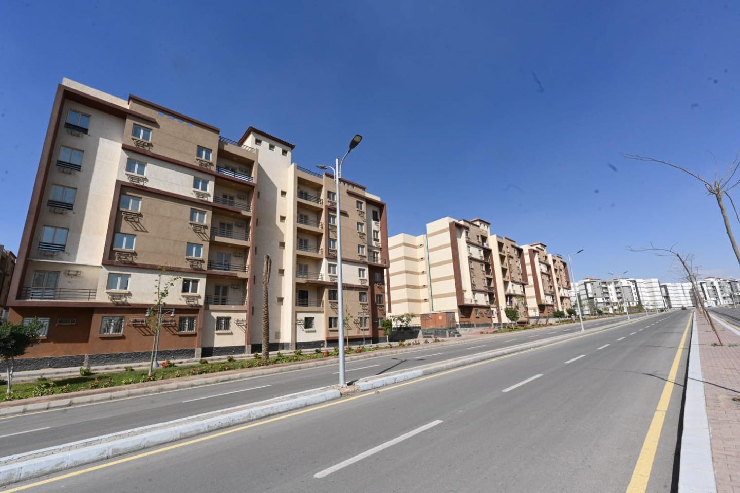 الجزار يتفقد الوحدات السكنية بمشروع