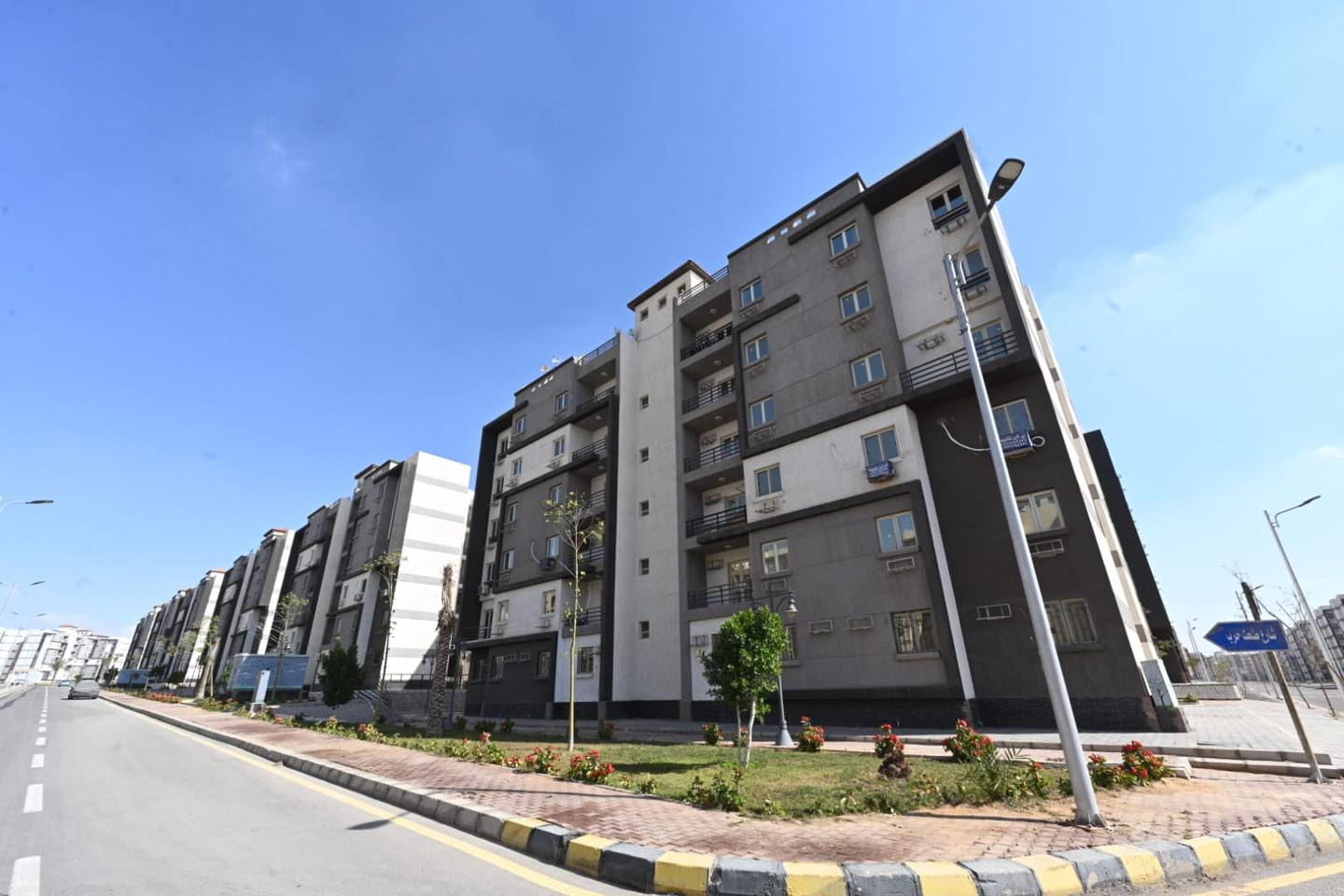 الجزار يتفقد الوحدات السكنية بمشروع