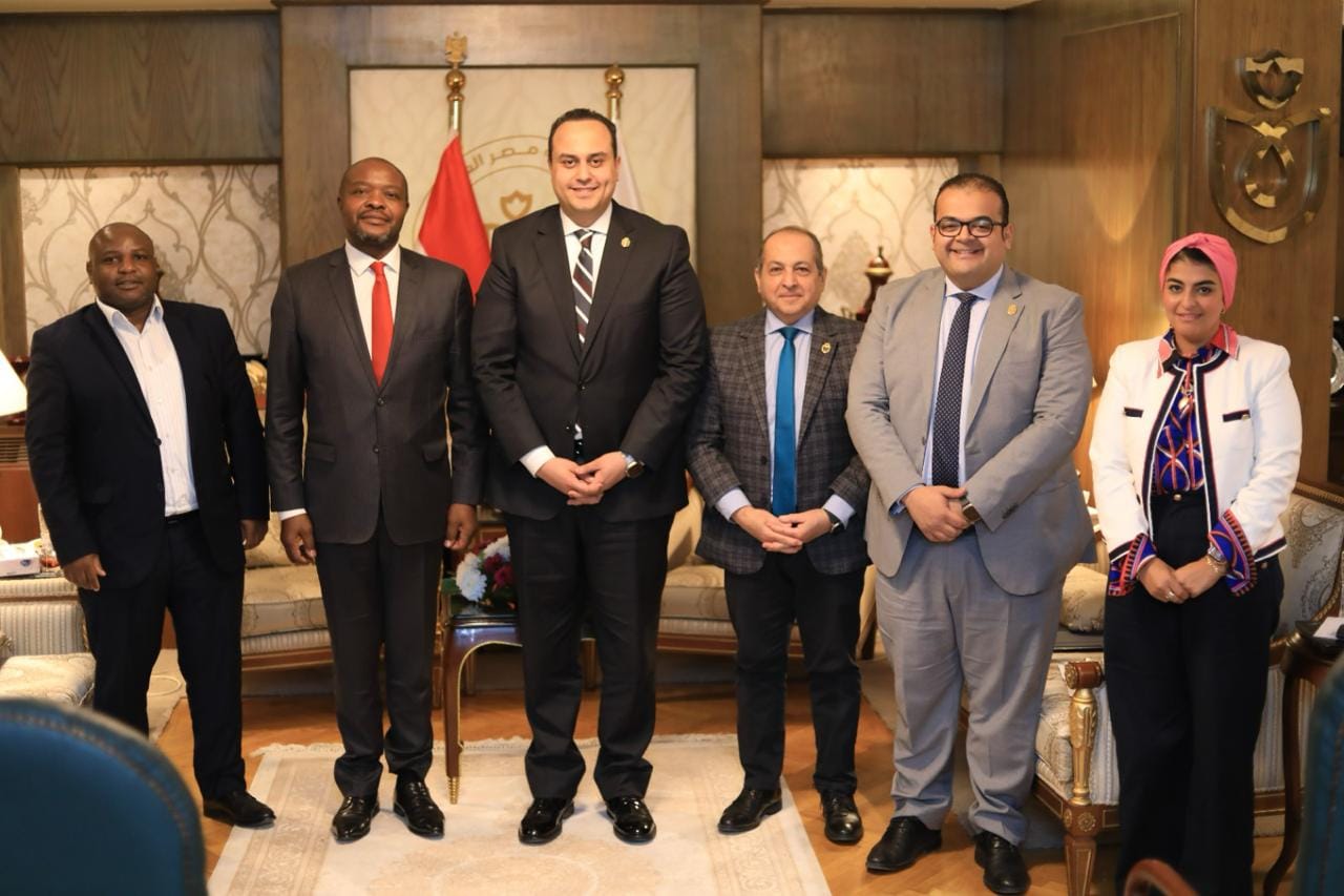 بحث التعاون في مجالات السياحة العلاجية والاستثمار الصحي بين مصر وجنوب افريقيا