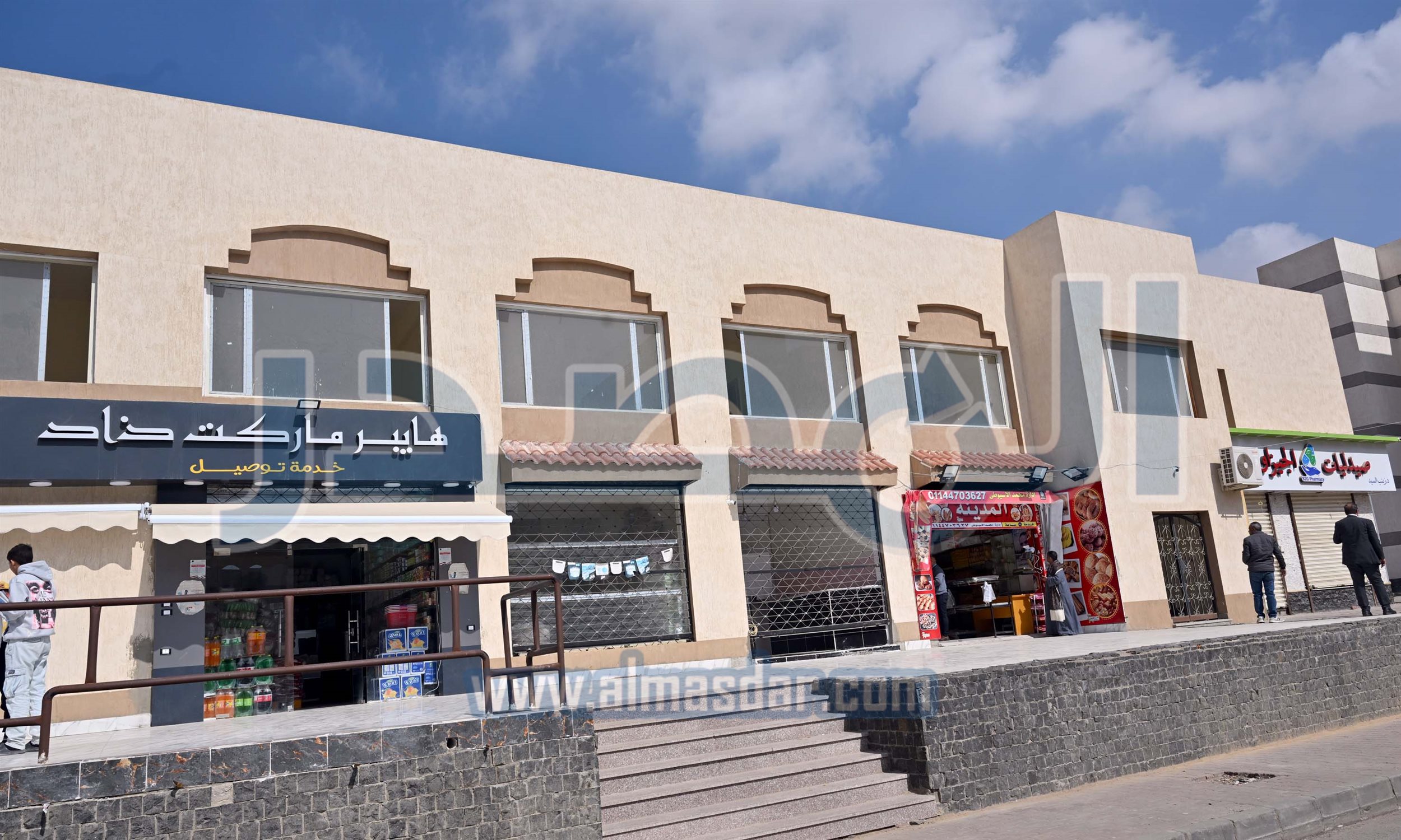 رئيس الوزراء يتفقد الوحدات السكنية بمشروع