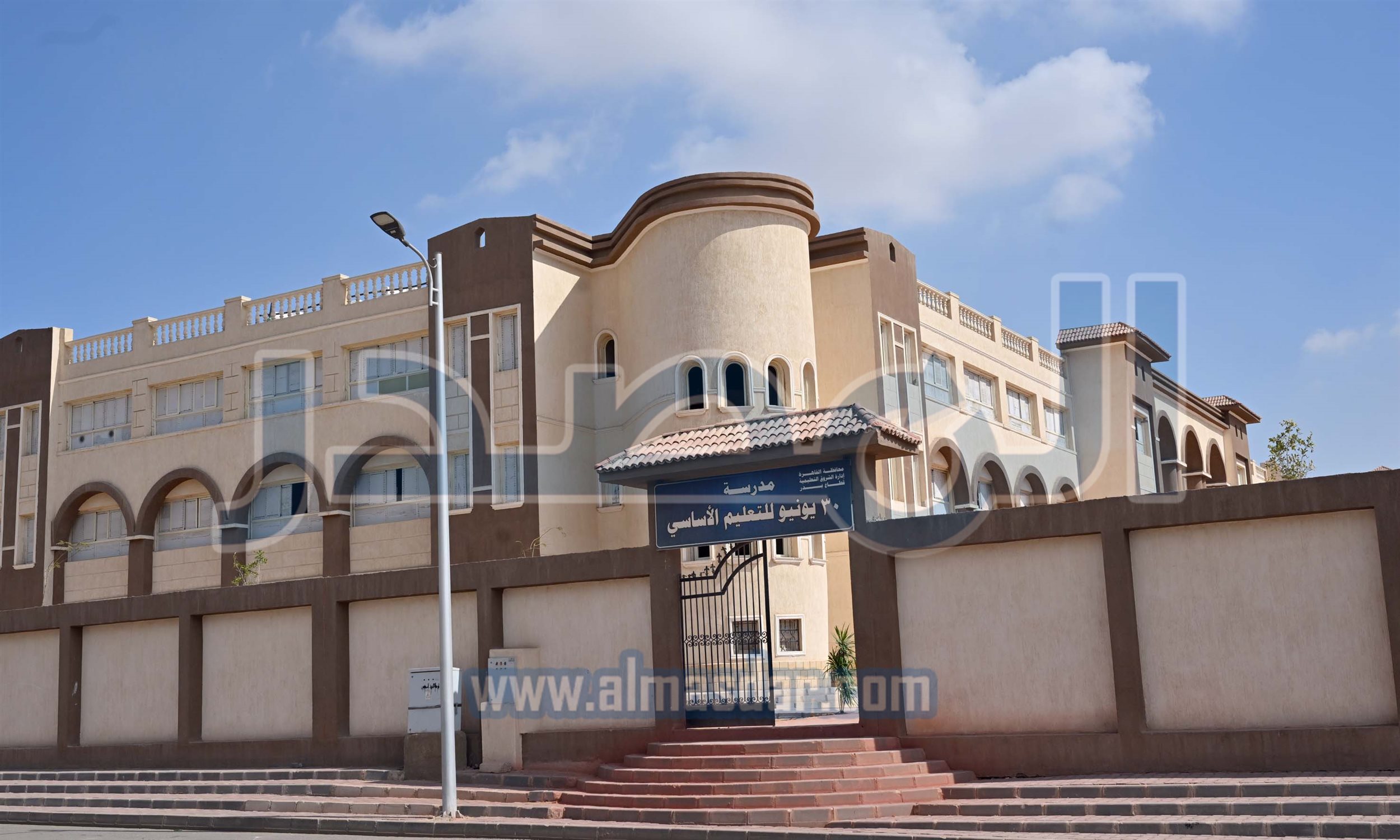رئيس الوزراء يتفقد الوحدات السكنية بمشروع
