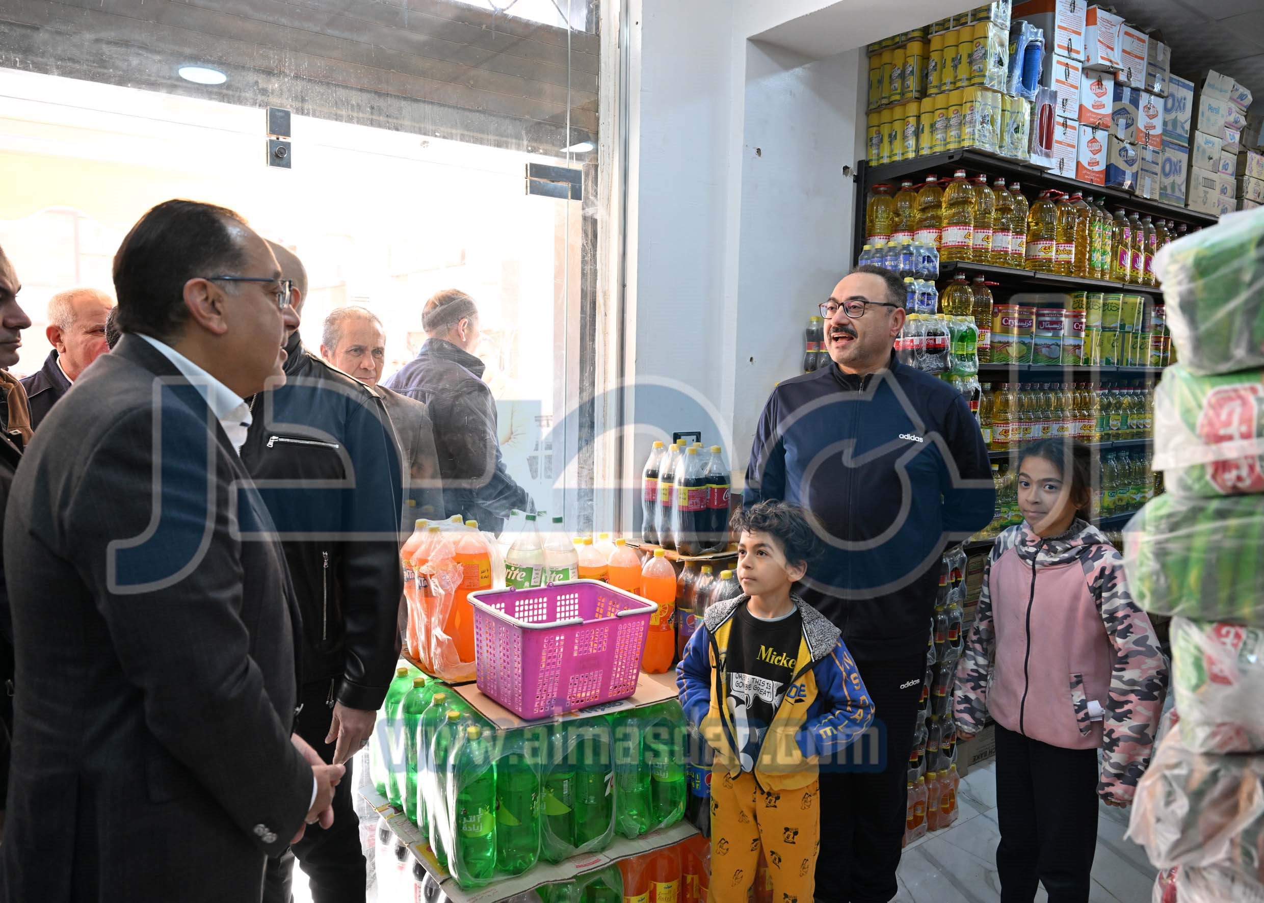 رئيس الوزراء يتفقد الوحدات السكنية بمشروع