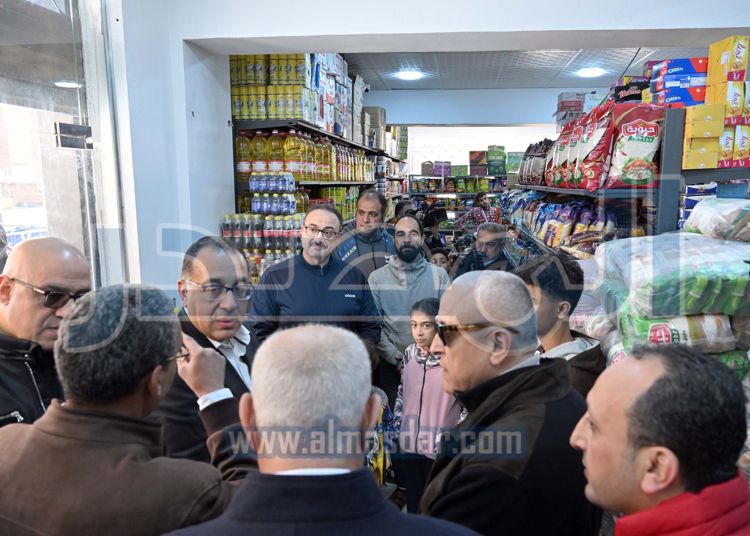 رئيس الوزراء يتفقد الوحدات السكنية بمشروع