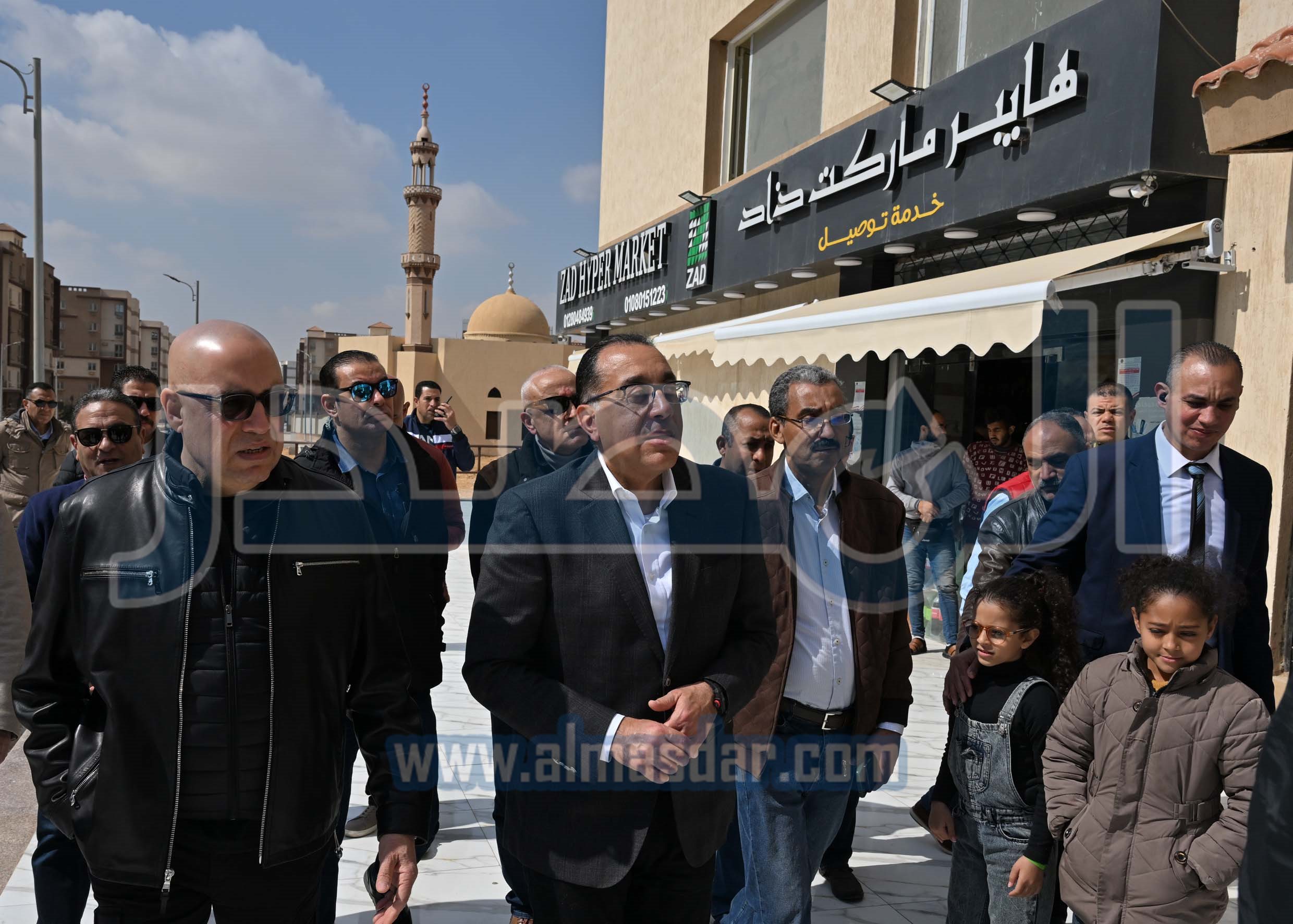 رئيس الوزراء يتفقد الوحدات السكنية بمشروع