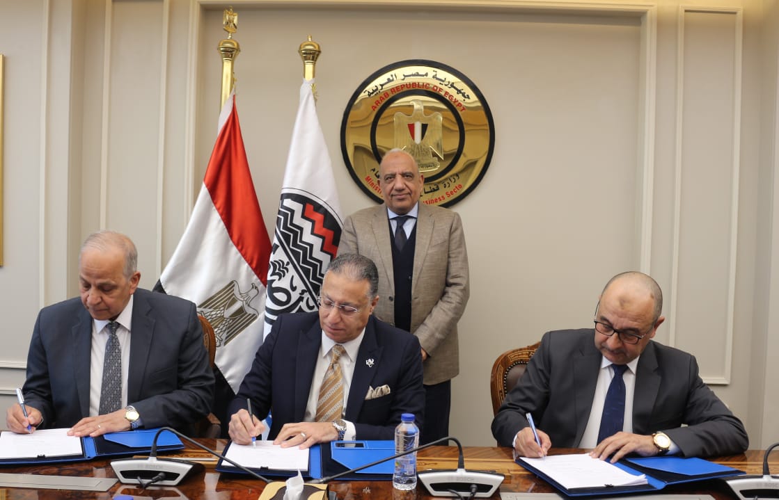 وقيع عقد إنشاء وإدارة وتشغيل مصنع لإنتاج منتجات الكلور ومشتقاته