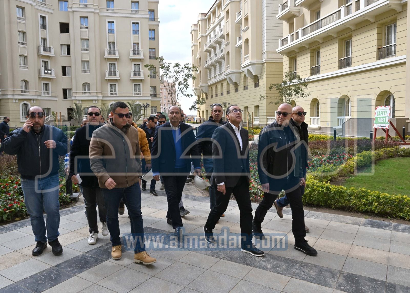 رئيس الوزراء يتفقد الحي السكني الخامس R5 جاردن سيتي الجديدة
