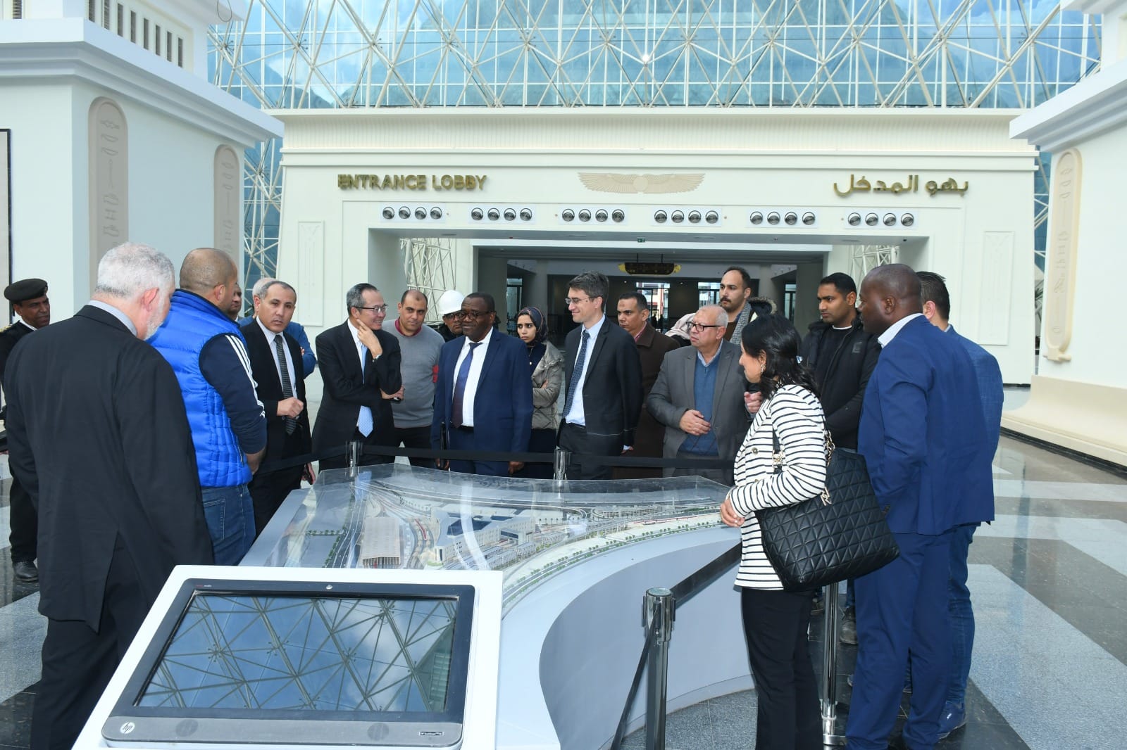 زيارة نائب رئيس البنك الدولي للبنية التحتية ووزير النقل لمحطة قطارات صعيد مصر