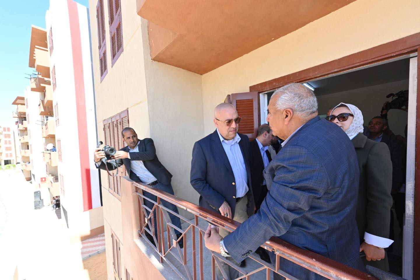 وزير الإسكان ومحافظ الوادى الجديد يفتتحون مشروع