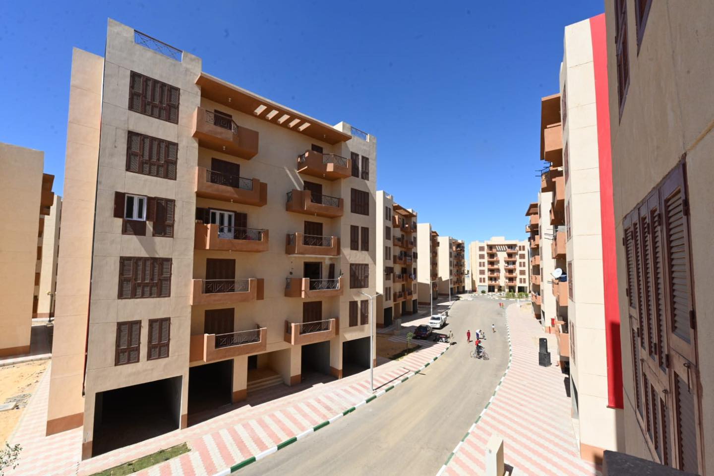 وزير الإسكان ومحافظ الوادى الجديد يفتتحون مشروع