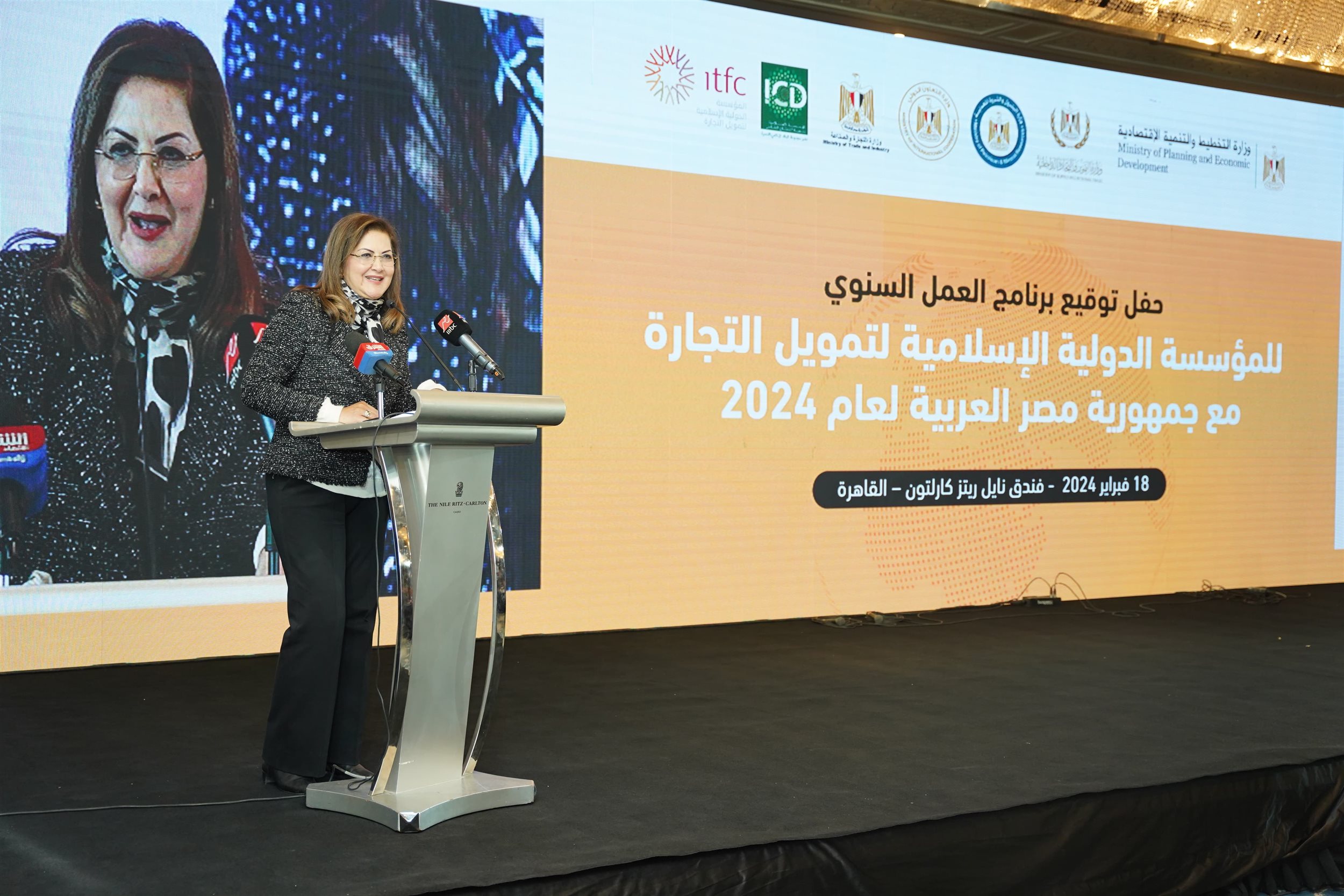 السعيد ومحافظ مصر يشهدان توقيع برنامج العمل السنوي