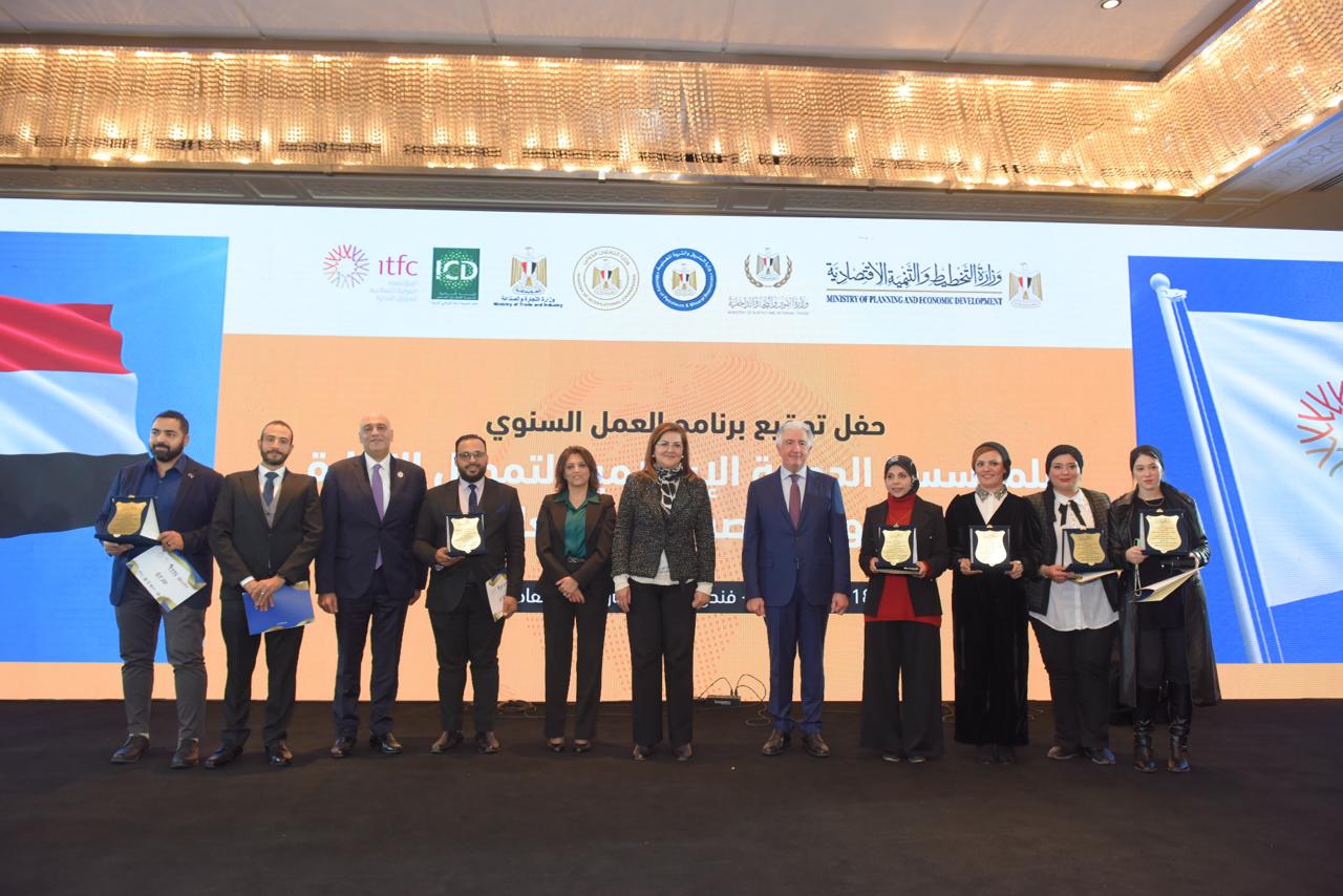 السعيد ومحافظ مصر يشهدان توقيع برنامج العمل السنوي