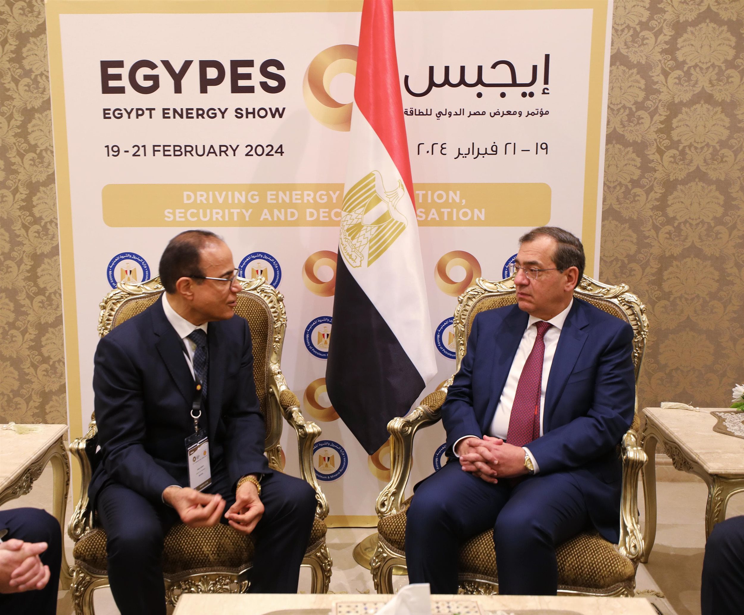 وزير البترول مع مسئولي شركة بكتل