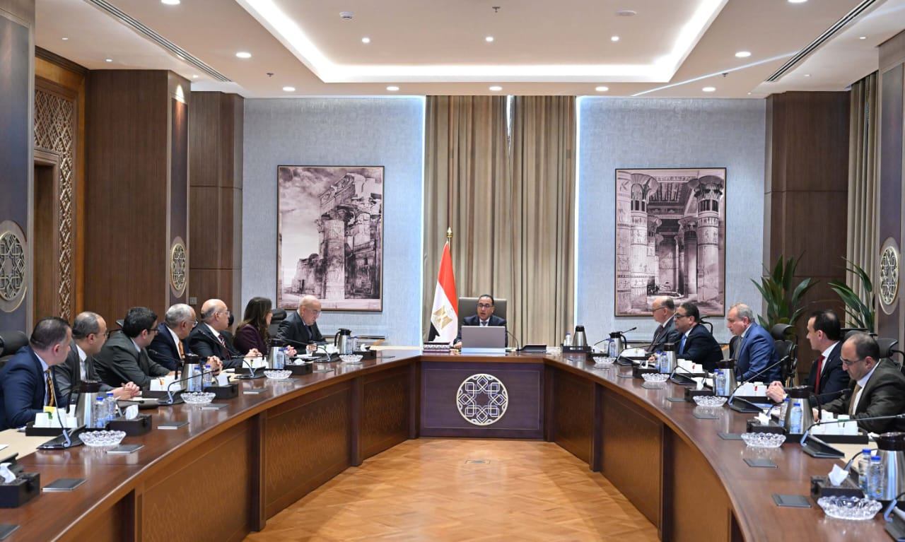 رئيس الوزراء يتابع موقف مشروعات إعادة إحياء القاهرة التراثية